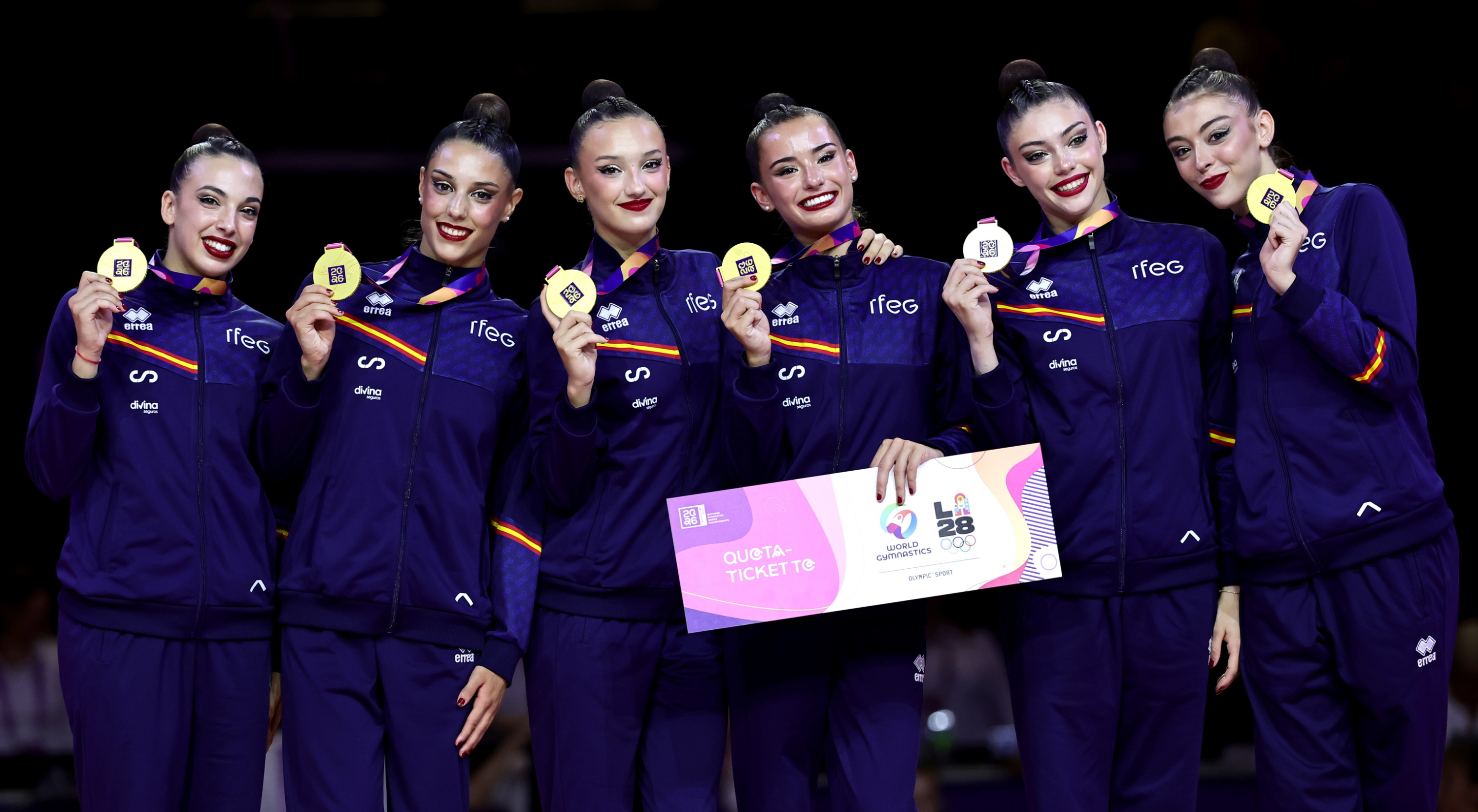El equipo español de Gimnasia Rítimica, con la medalla de Oro Mundial