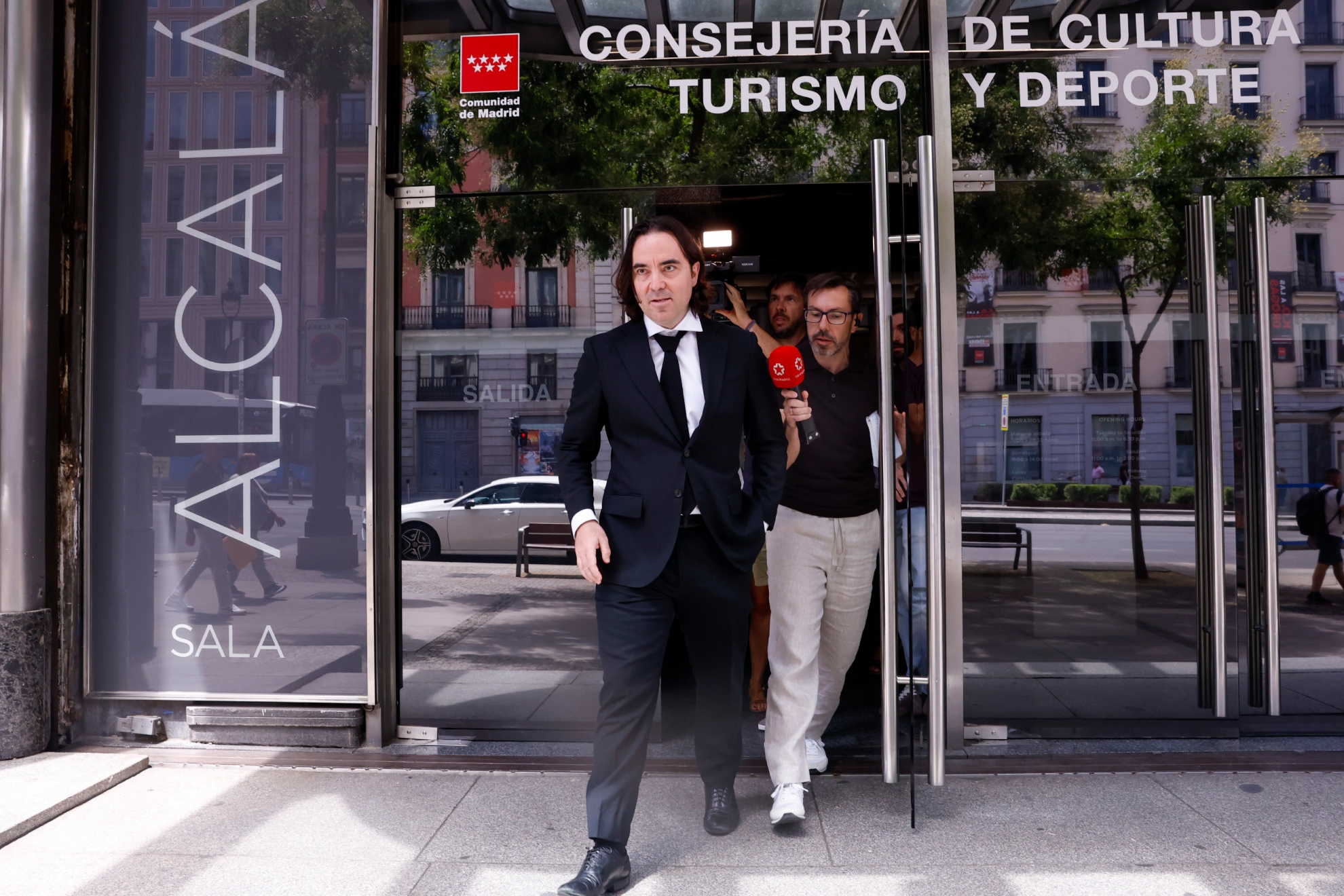 Raúl Martín Presa saliendo de la Consejería de Cultura, Turismo y Deporte. Chema Moya / EFE