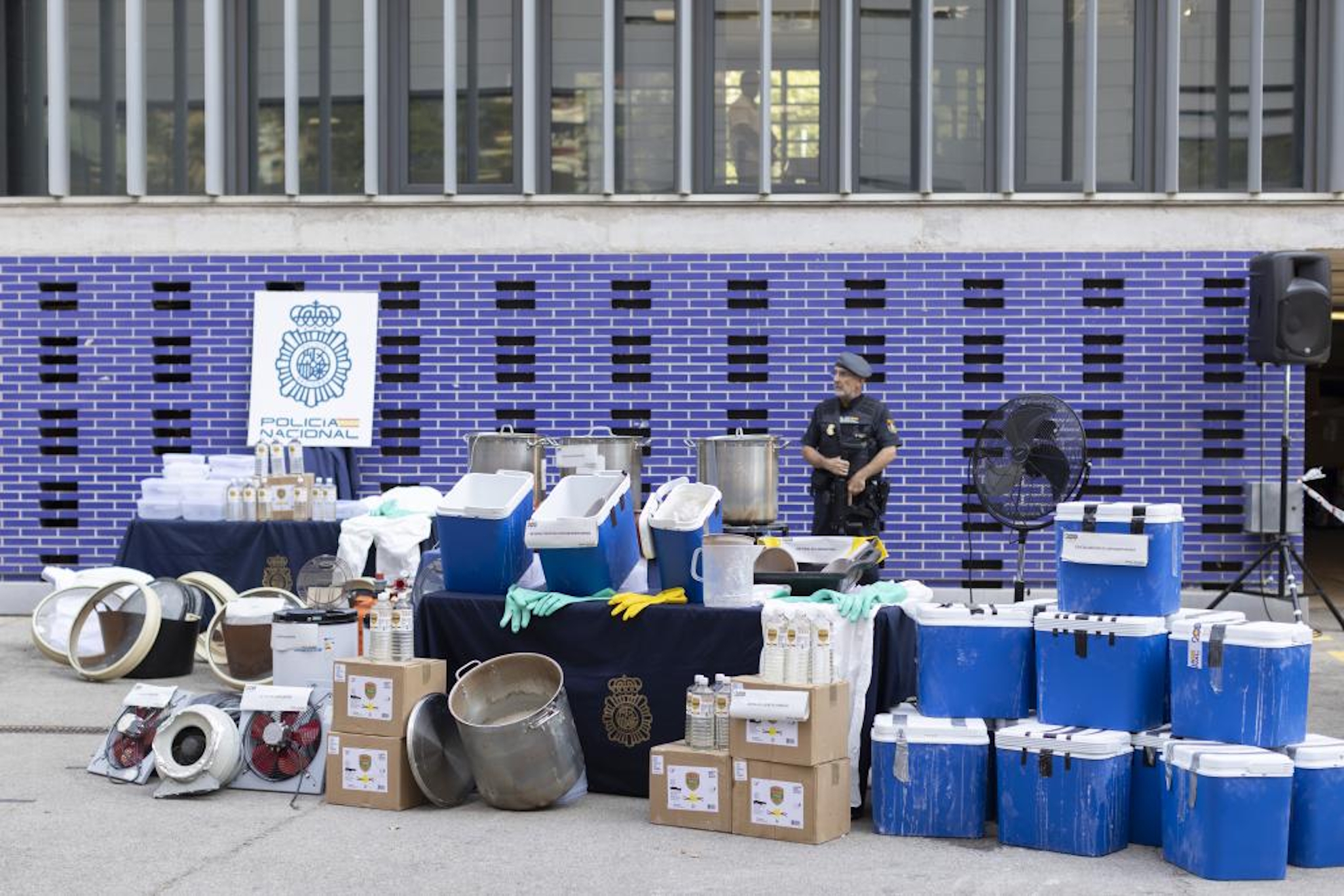 Actuación policial en Barcelona contra las drogas. EFE