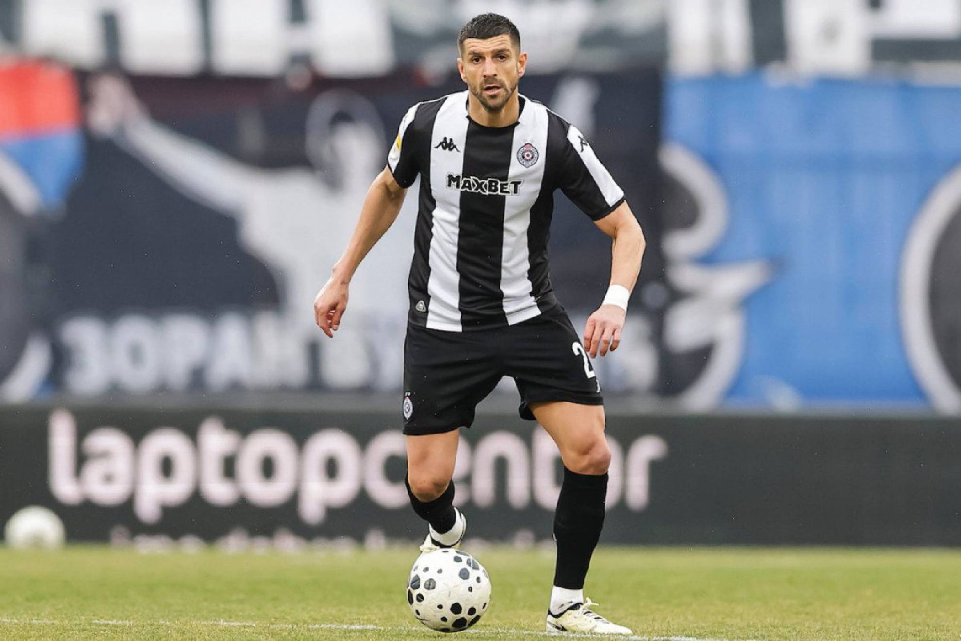 Mitrovic vuelve al Coliseum defendiento los colores del Partizán