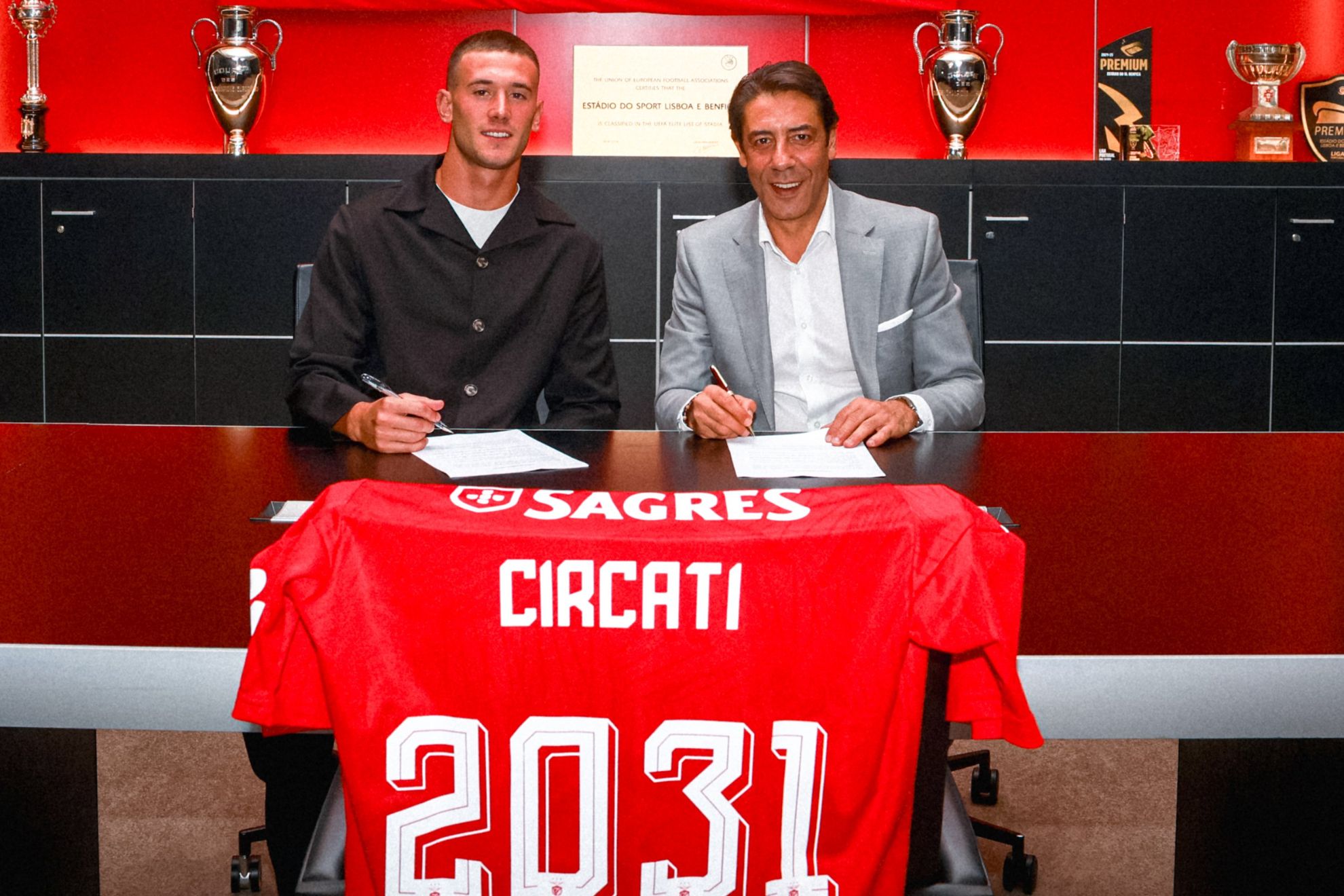 Circati posa con Rui Costa @SLBenfica