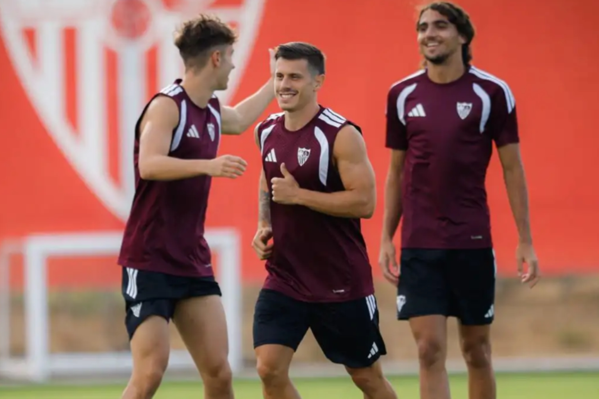 Alfon, sonriente, novedad en el entrenamiento SEVILLA FC