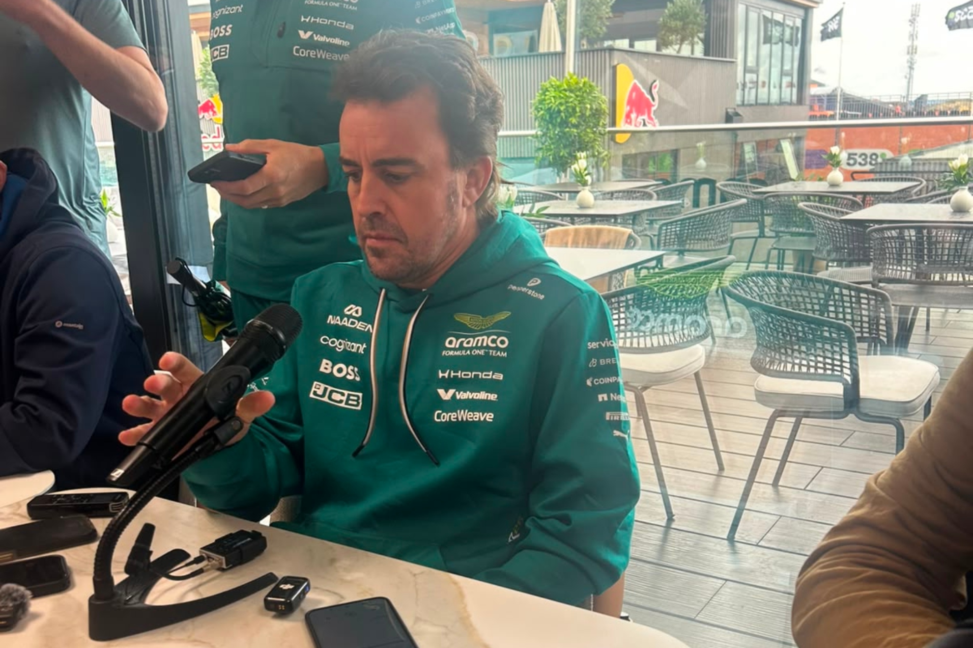 Fernando Alonso, en el hospitality de Aston Martin.