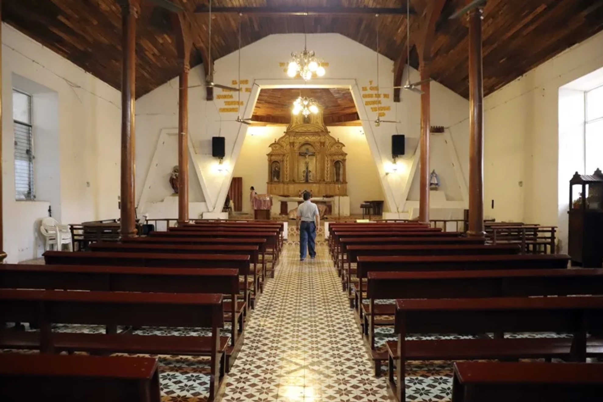 El Tribunal de Instancia de San Bartolomé de Tirajana (Gran Canaria) condena a un hombre por boicotear misas y amenazar a sacerdotes y fieles EFE