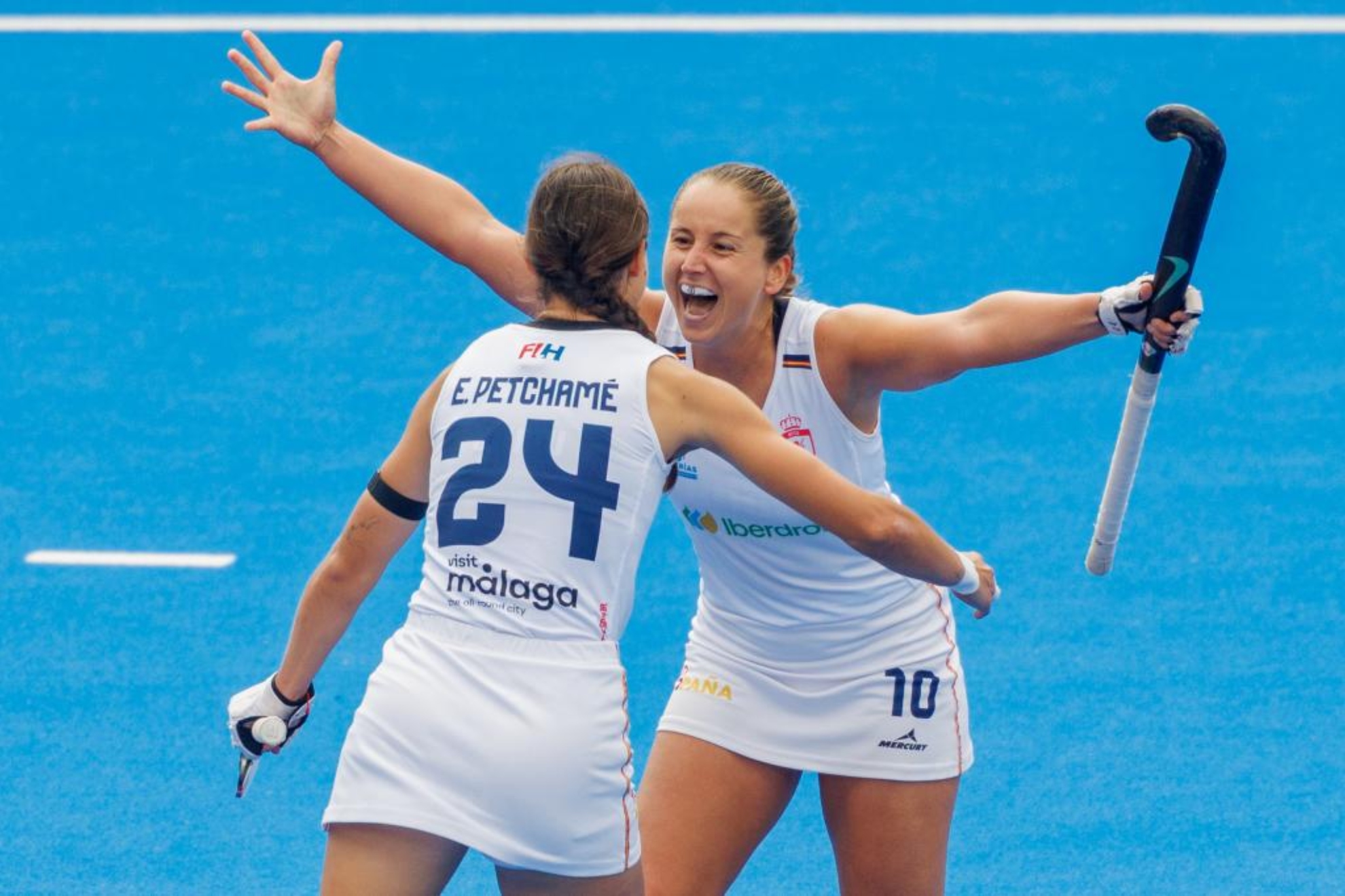 Patricia Alvarez celebra uno de sus goles. EFE/EPA/OLIVIER MATTHYS