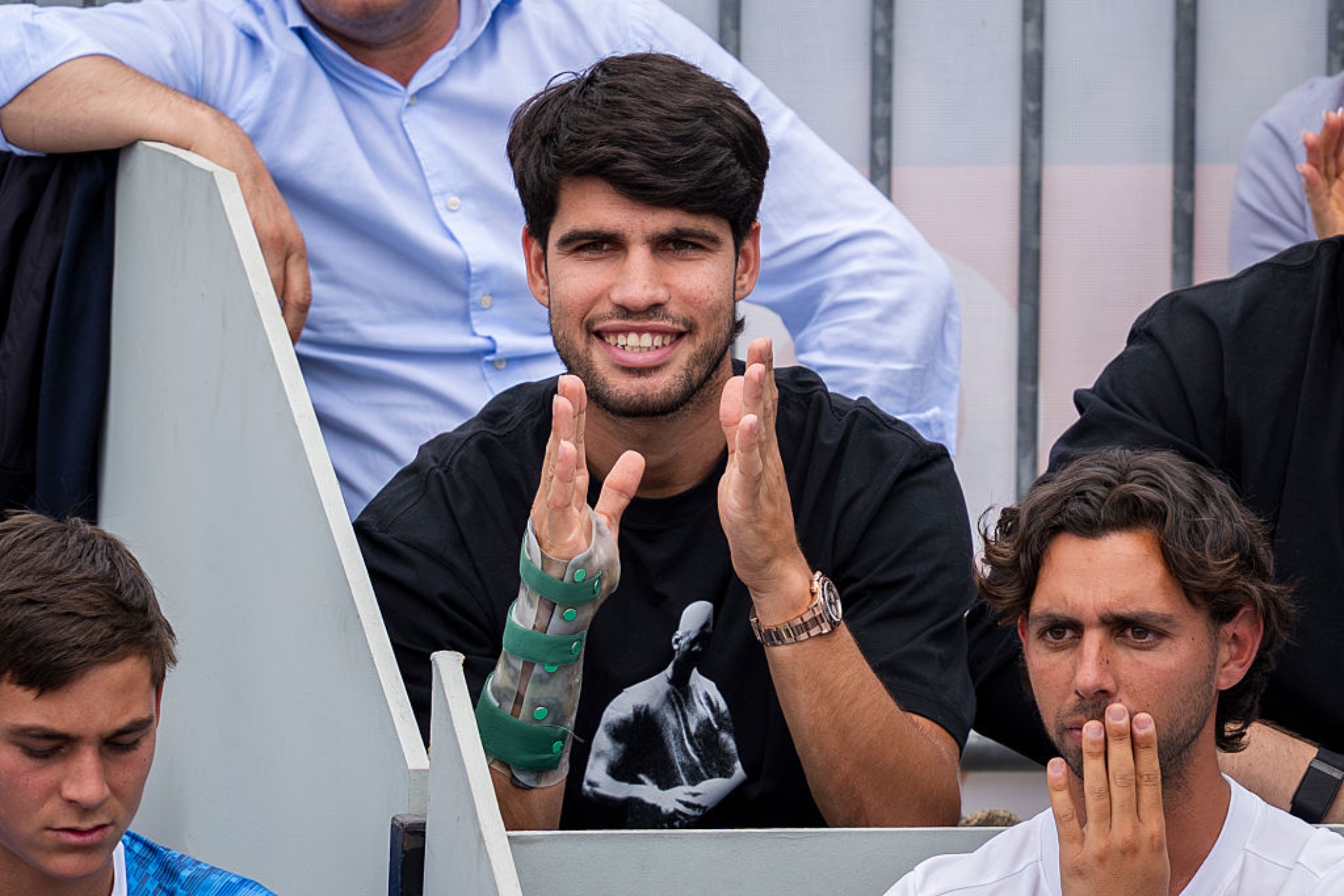 Alcaraz aplaude.