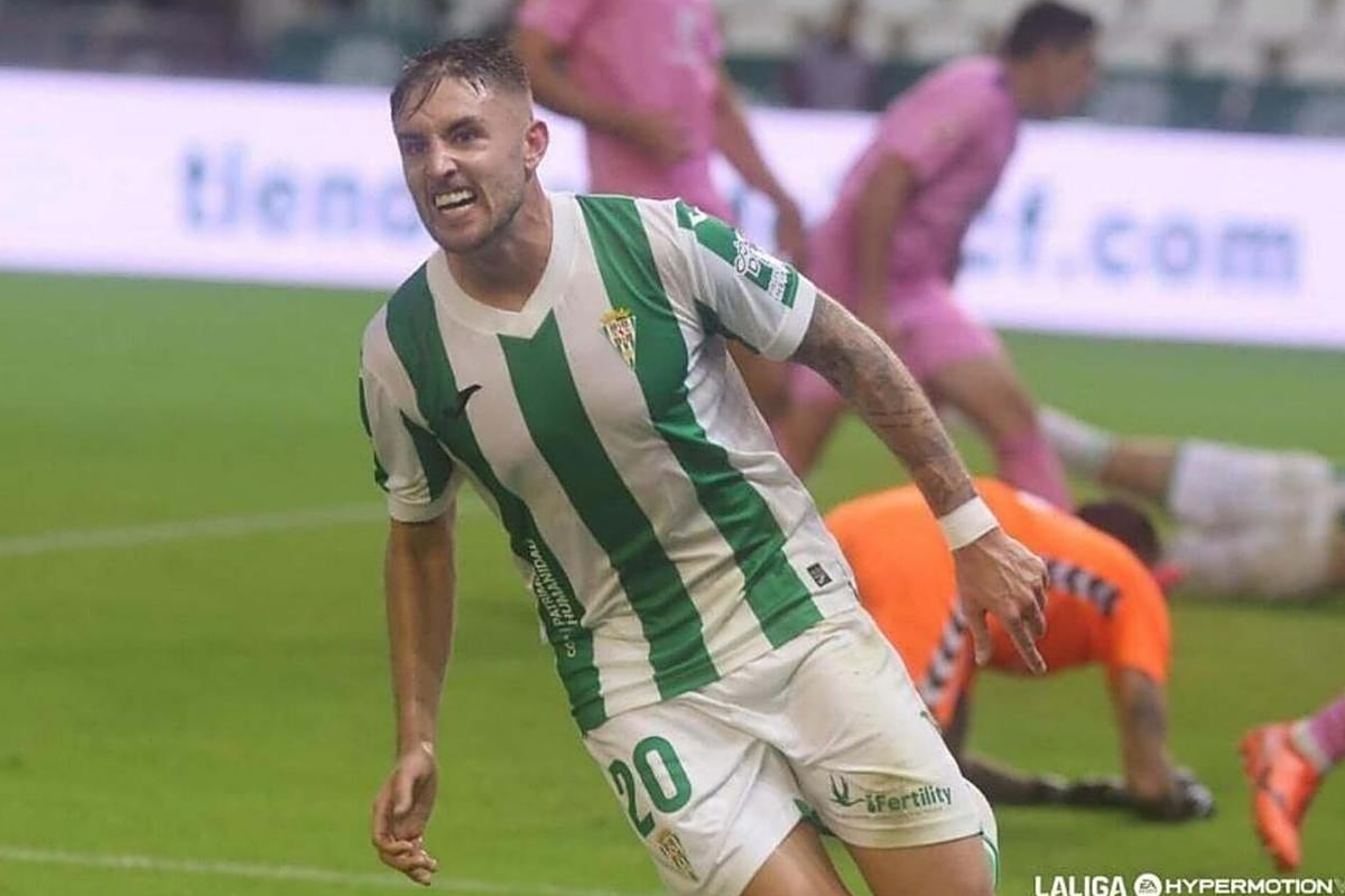 Antonio Casas celebra un gol con el Córdoba. LALIGA