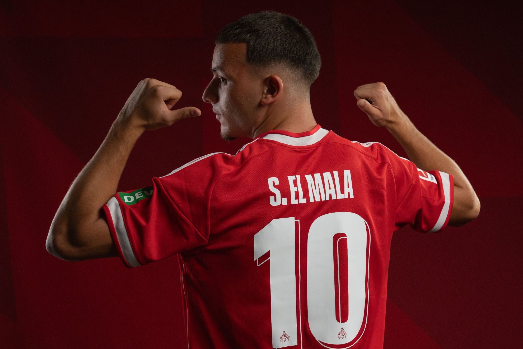 El Mala posa con el '10' del Colonia @fckoeln