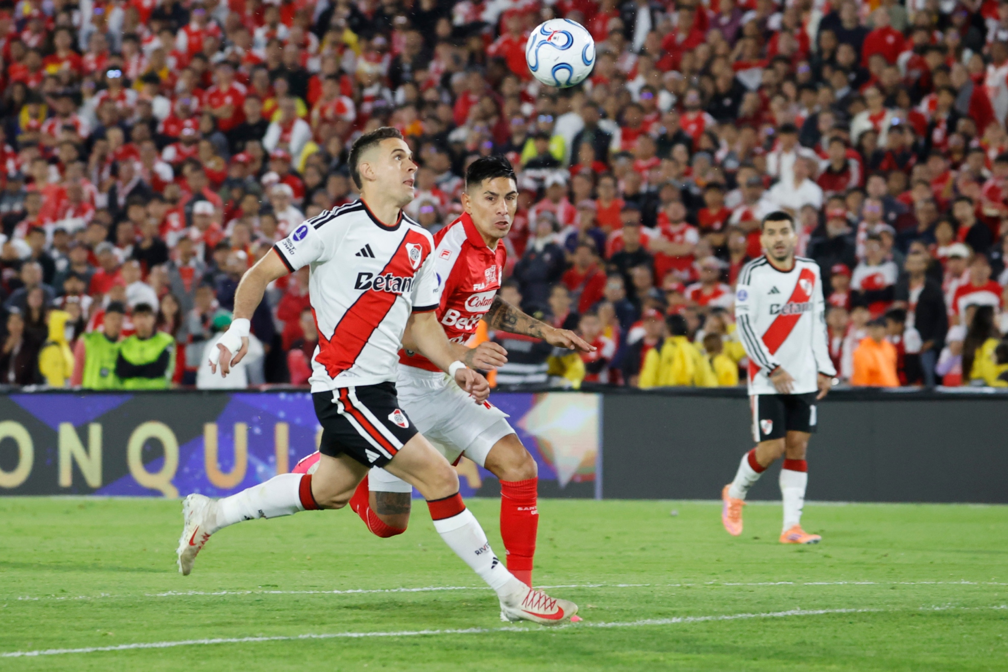 El enojo de Eduardo Coudet con Rafael Santos Borré en Santa Fe vs. River Plate por Copa Sudamericana.