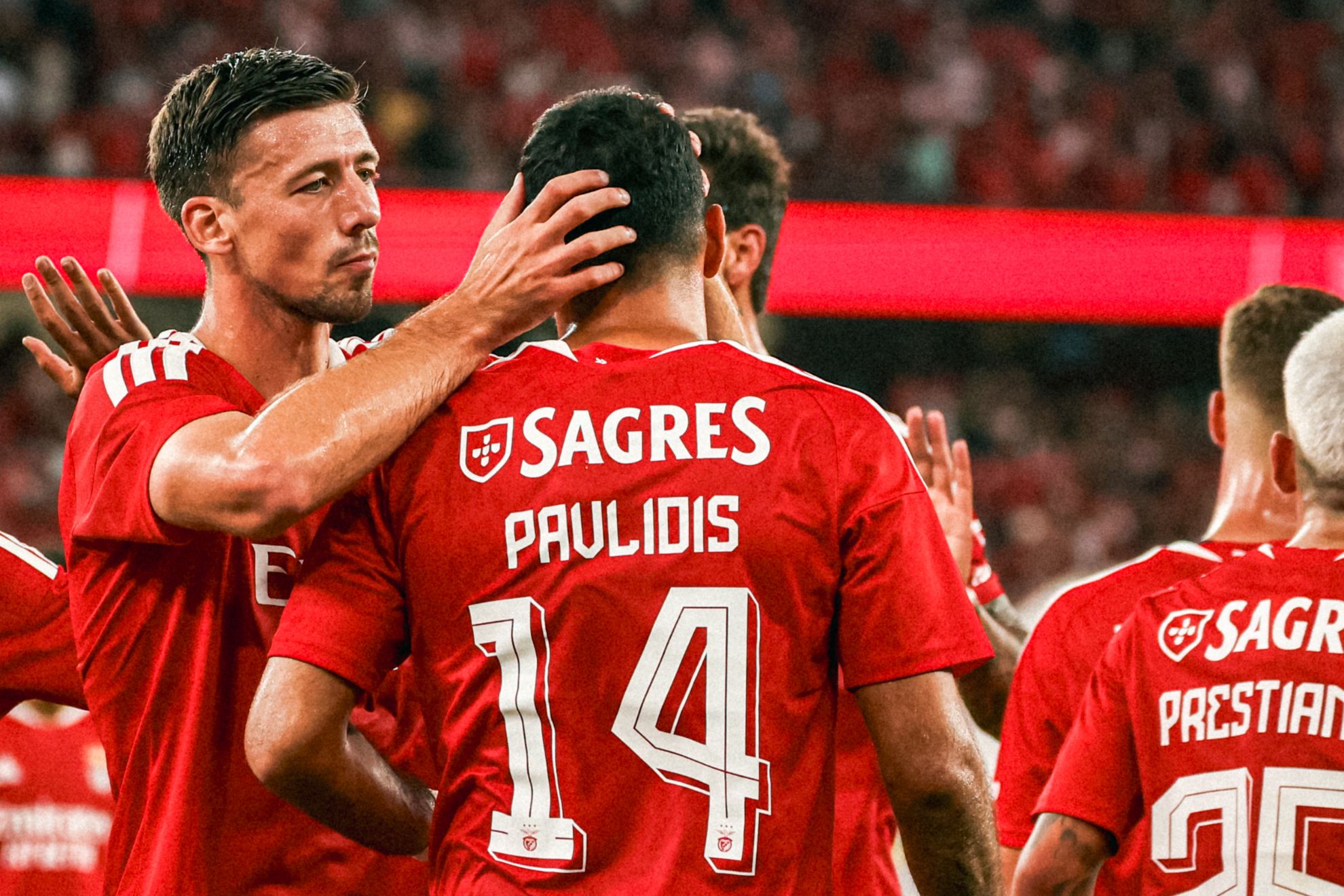 Pavlidis celebra junto a Lenglet @SLBenfica