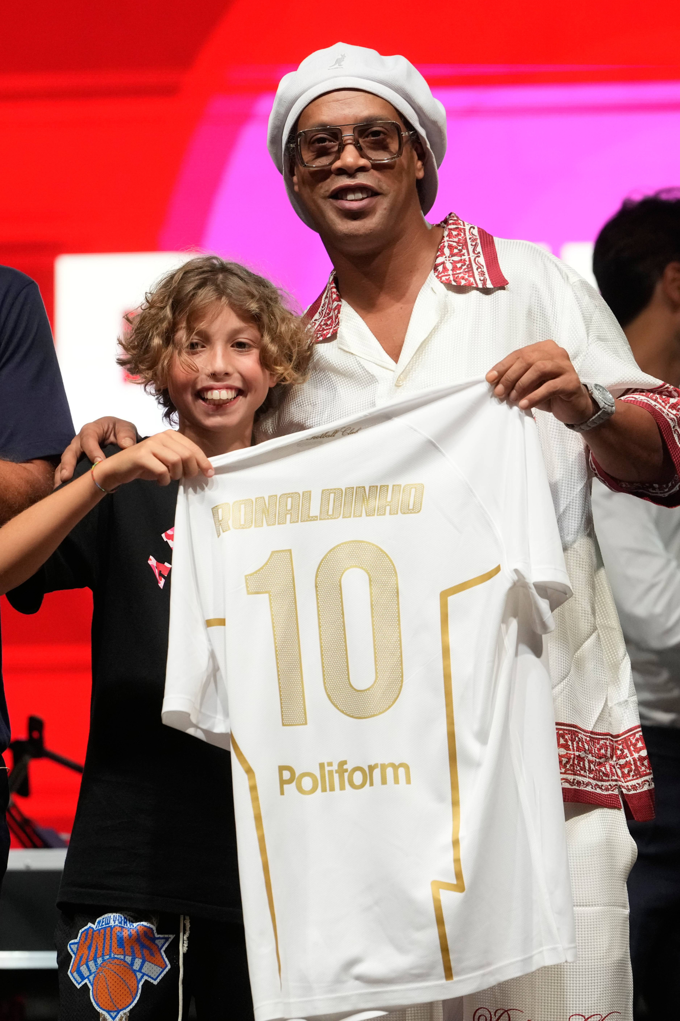 Ronaldinho ficha por el Ravenna con 46 años en busca del "sueño" de su gol 300: "Estoy en forma" AP Photo/Luca Bruno