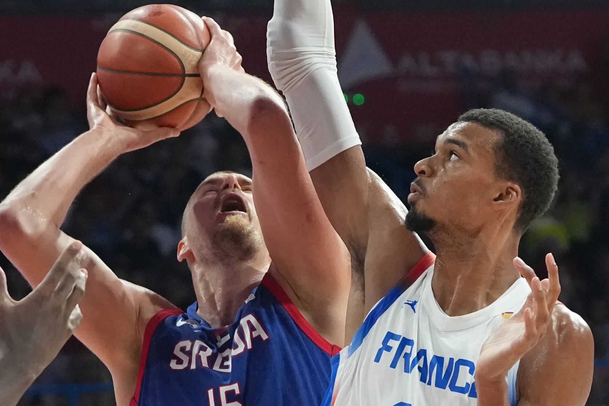 Jokic: "Wembanyama tiene la oportunidad de ser único, de ser el mejor de la historia" AP Photo/Darko Vojinovic