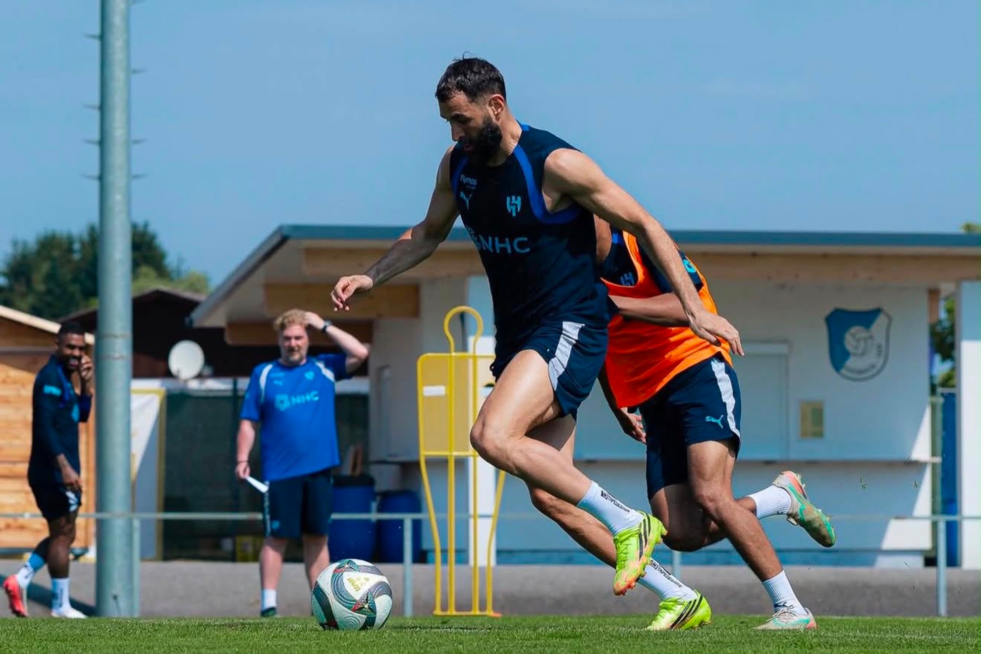 Karim Benzema durante un entrenamiento. AL HILAL