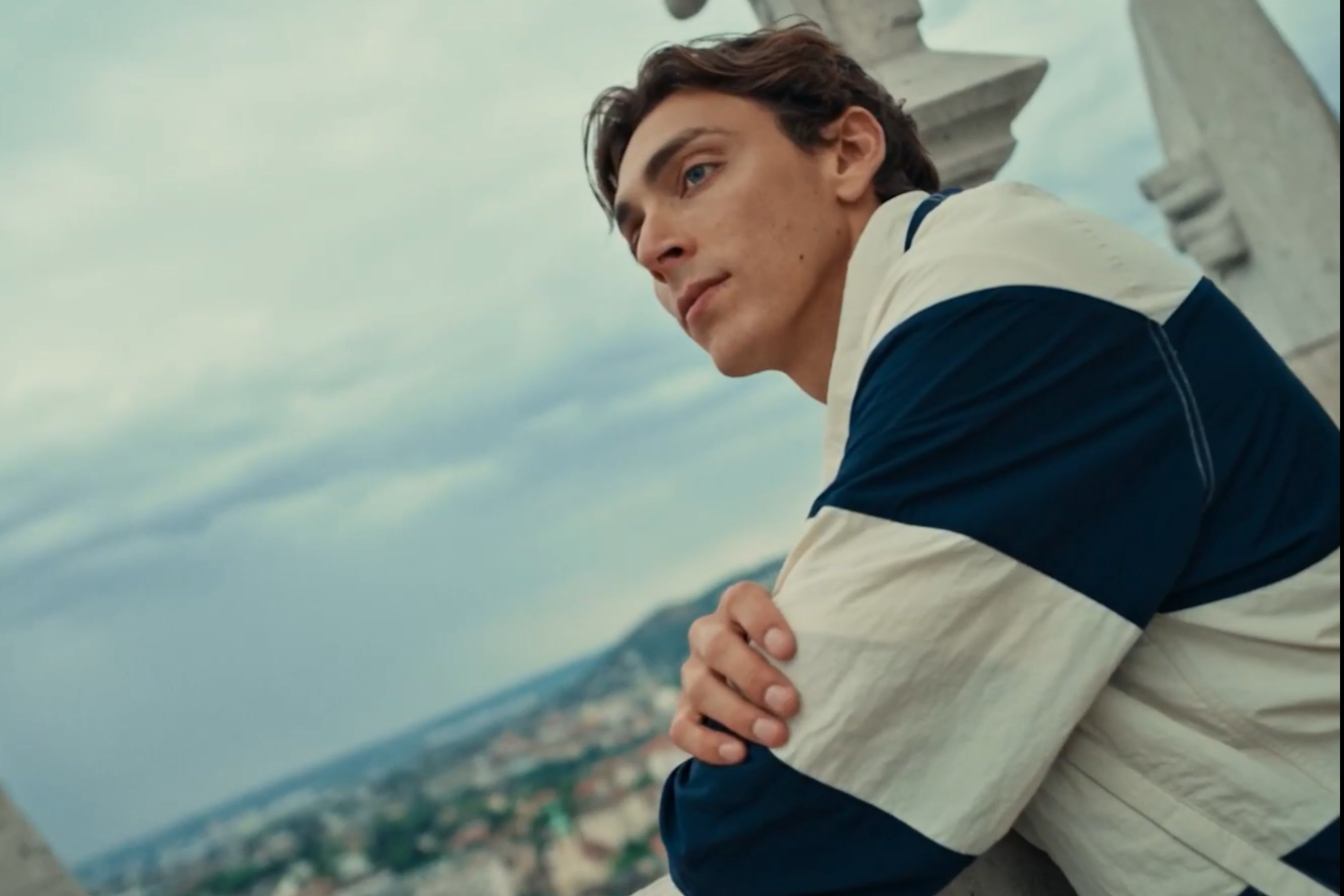 Mondo Duplantis, en una escena del videoclip