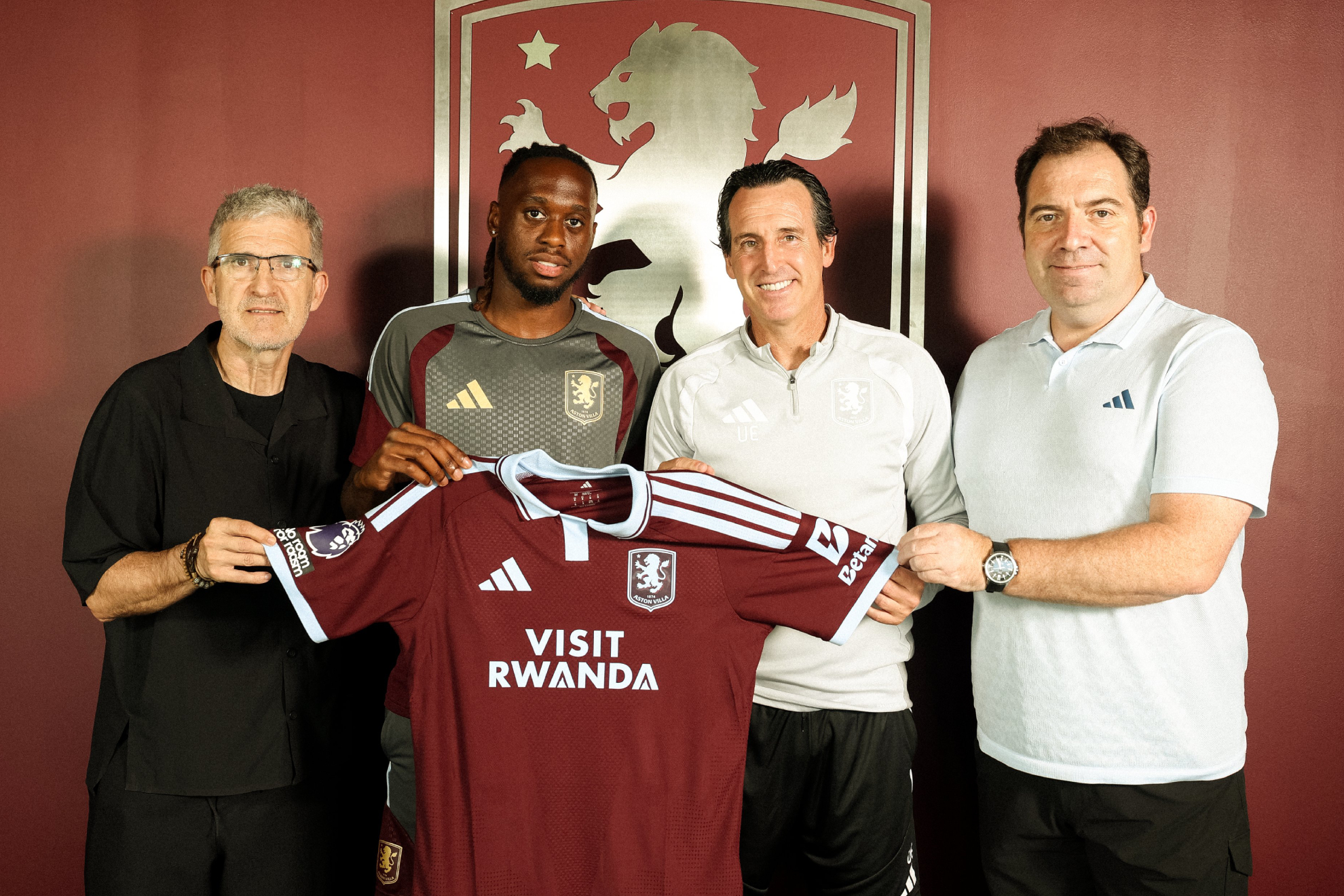 Presentación Wan-Bissaka con el Aston Villa Aston Villa vía X