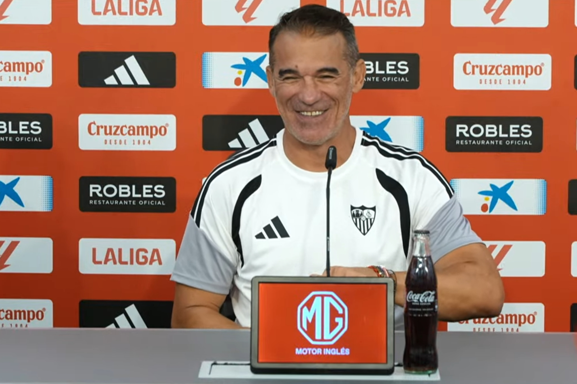 Luis García Plaza, esta mañana en la sala de prensa del Sánchez-Pizjuán. SEVILLA FC
