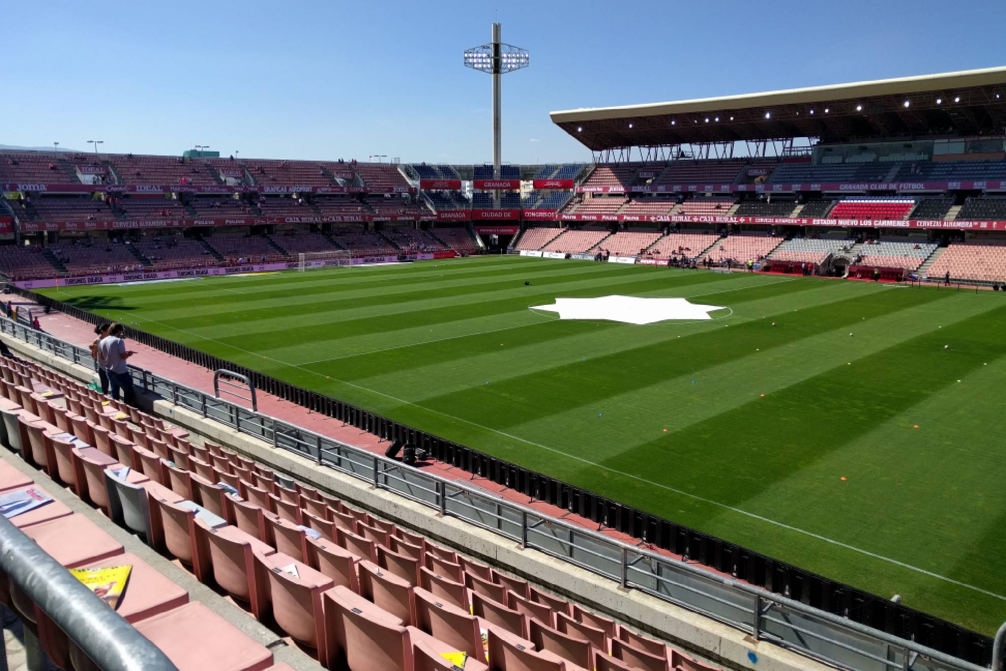 Técnicos de LaLiga evaluaron el jueves el estado del estadio Nuevo Los Cármenes