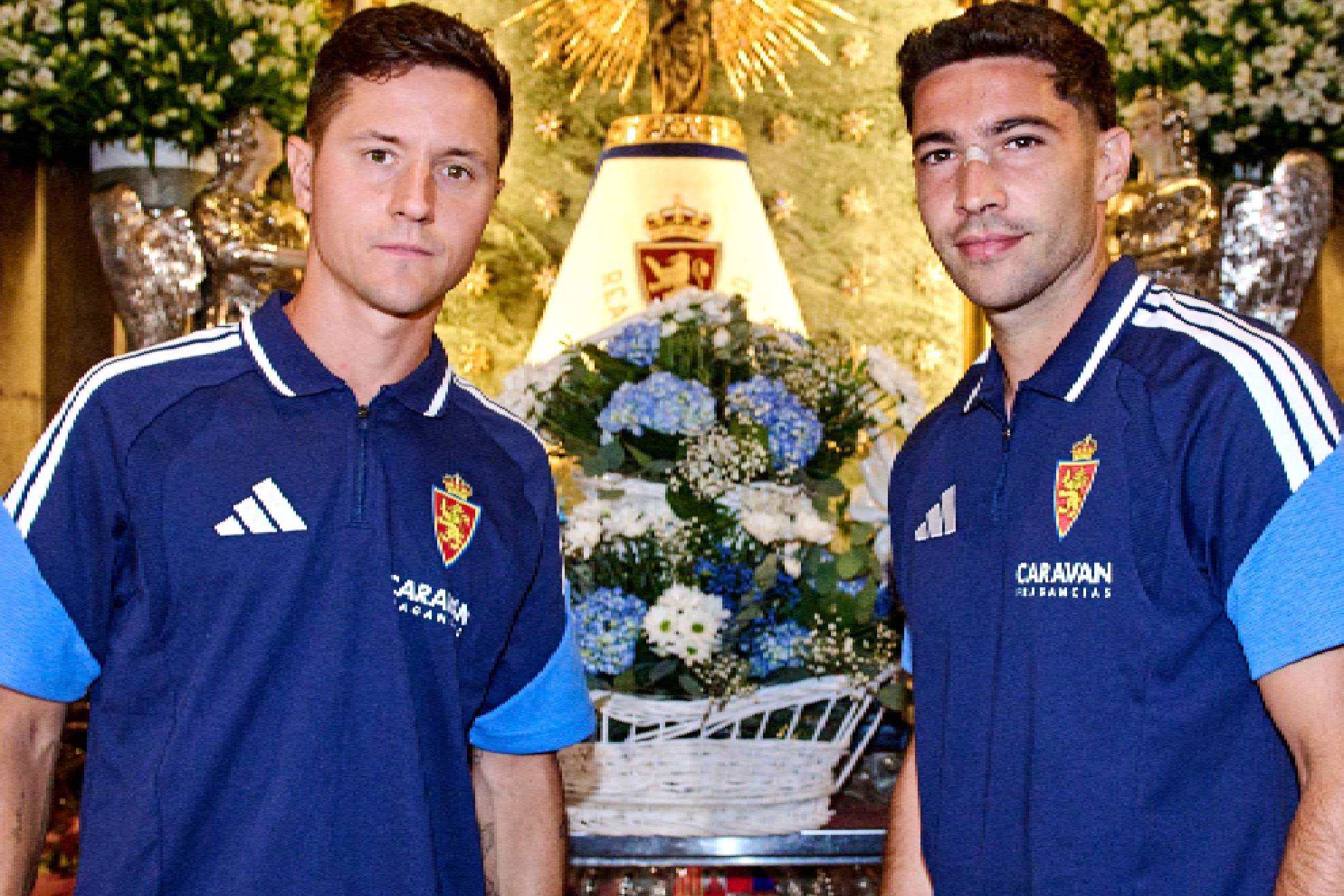 Tradicional ofrenda de la plantilla a la Virgen del Pilar