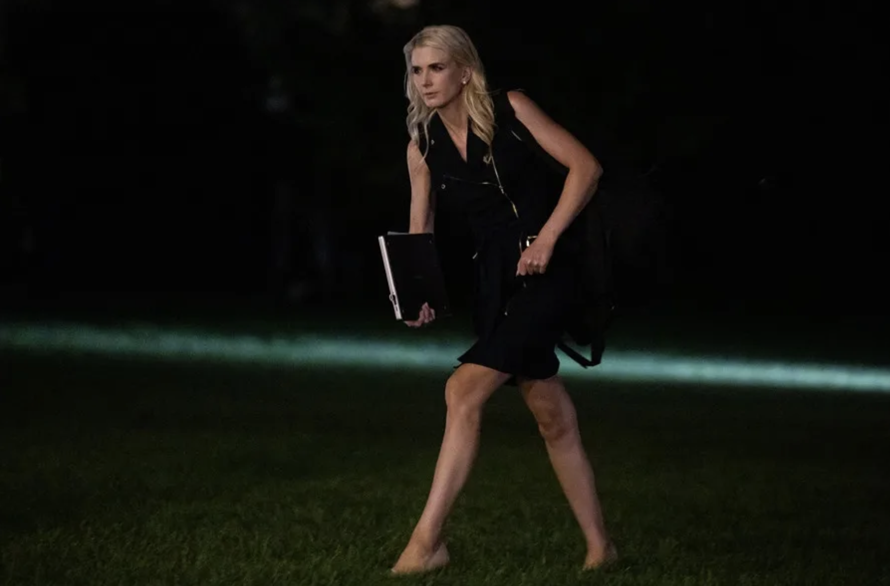 Les lettres qui relancent les rumeurs entre Trump et sa secrétaire : « Tu es tout ce qui compte pour moi »
