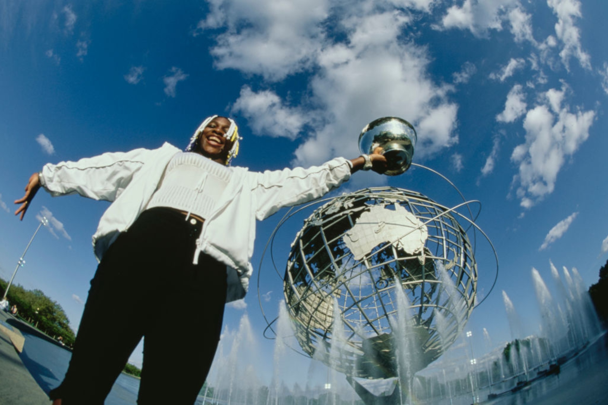 Serena, con el trofeo de campeona del mixto del US Open, en 1998.
