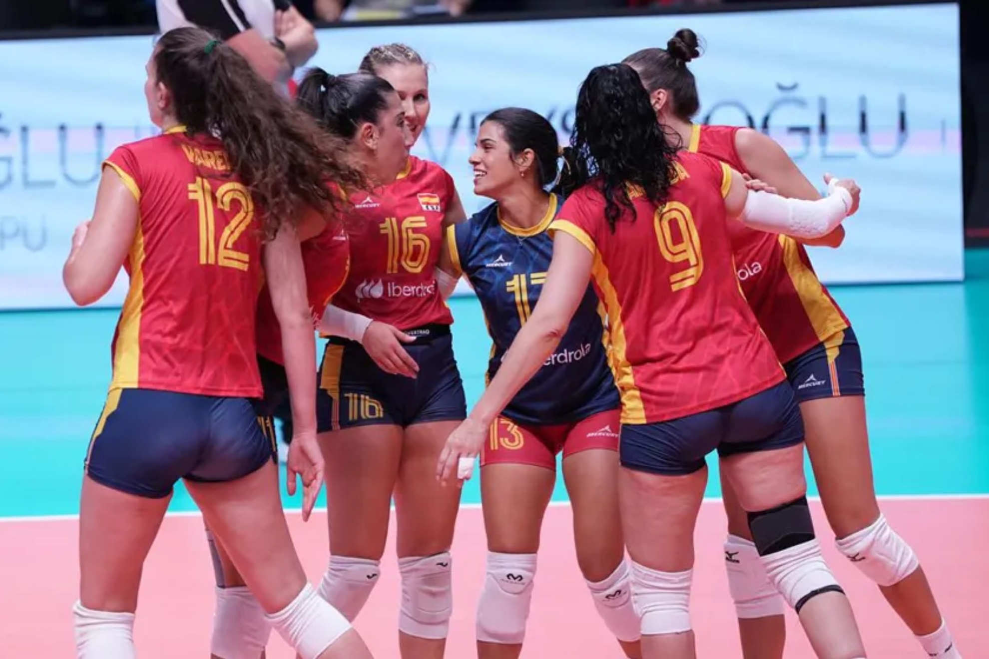 Las jugadoras de la selección, en un encuentro RFEVB