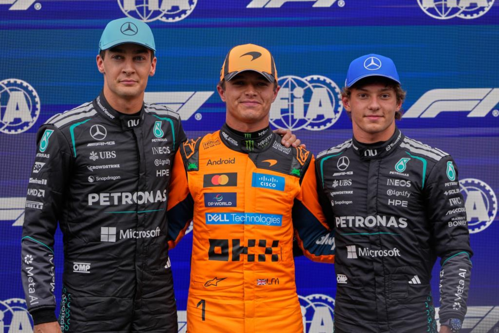 Norris y los dos Mercedes.