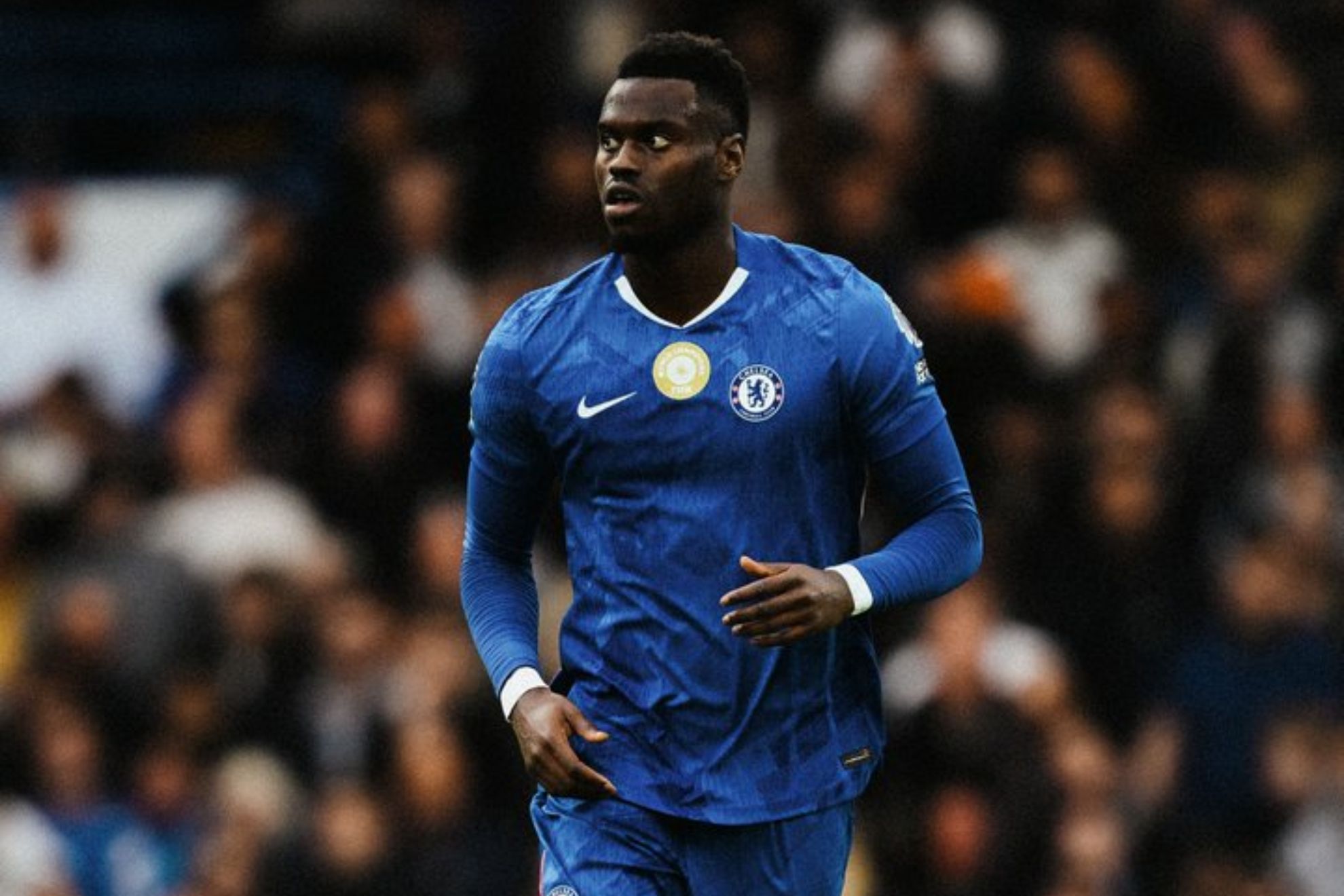 Badiashile, durante un partido con el Chelsea CHELSEA FC