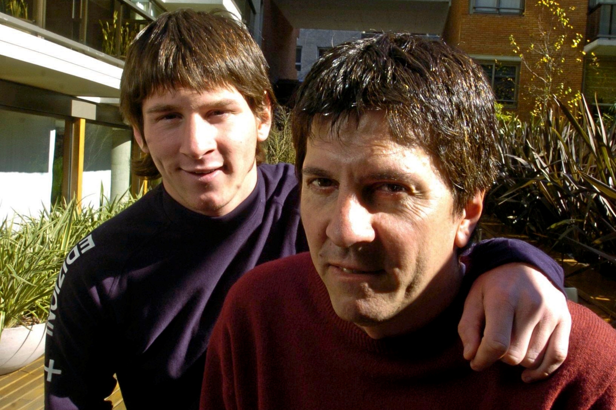 Messi, en el inicio de su carrera, con su padre Jorge, recientemente fallecido. ARCHIVO MARCA