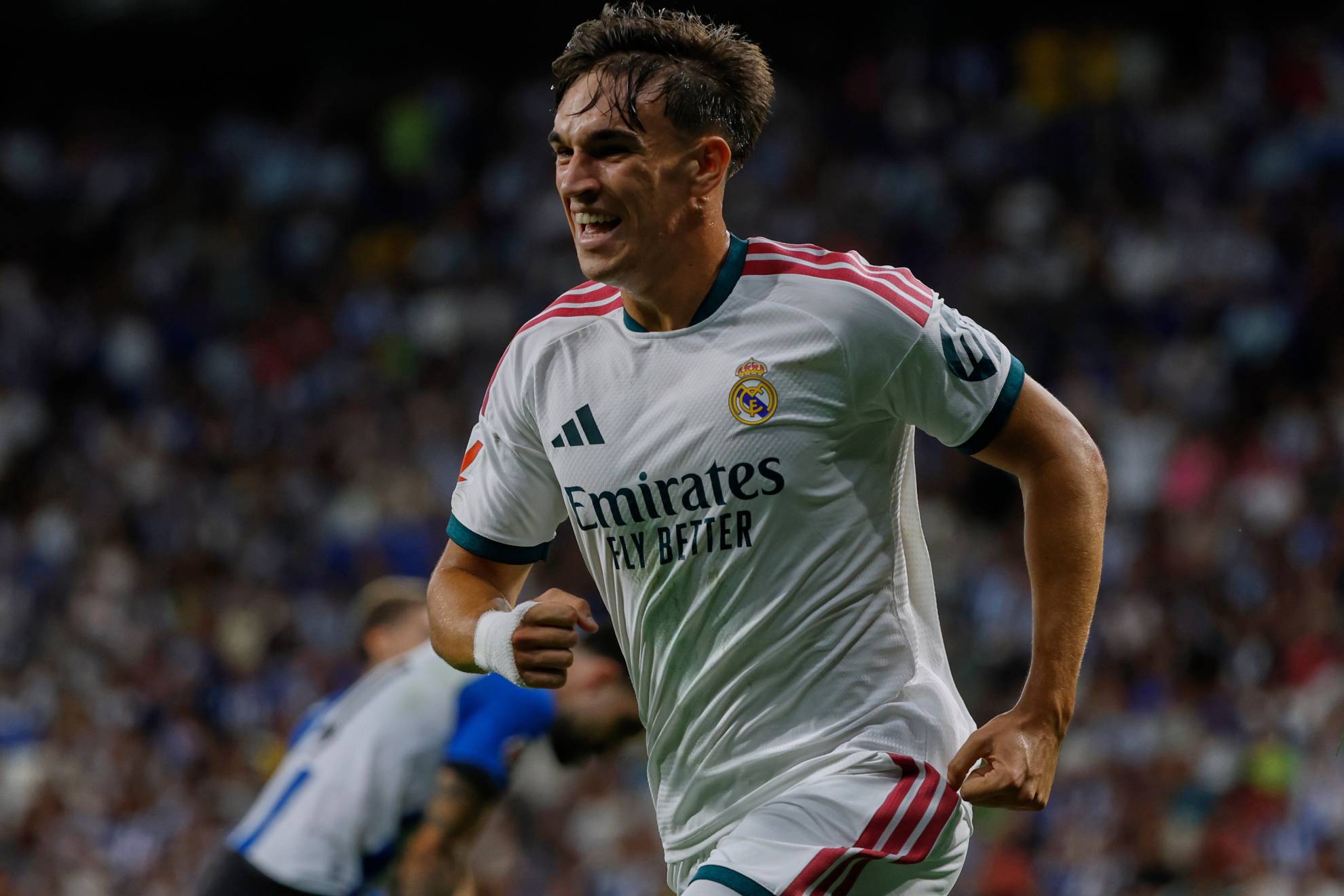 Espí celebra su gol en el minuto 90 que da el triunfo al Madrid.