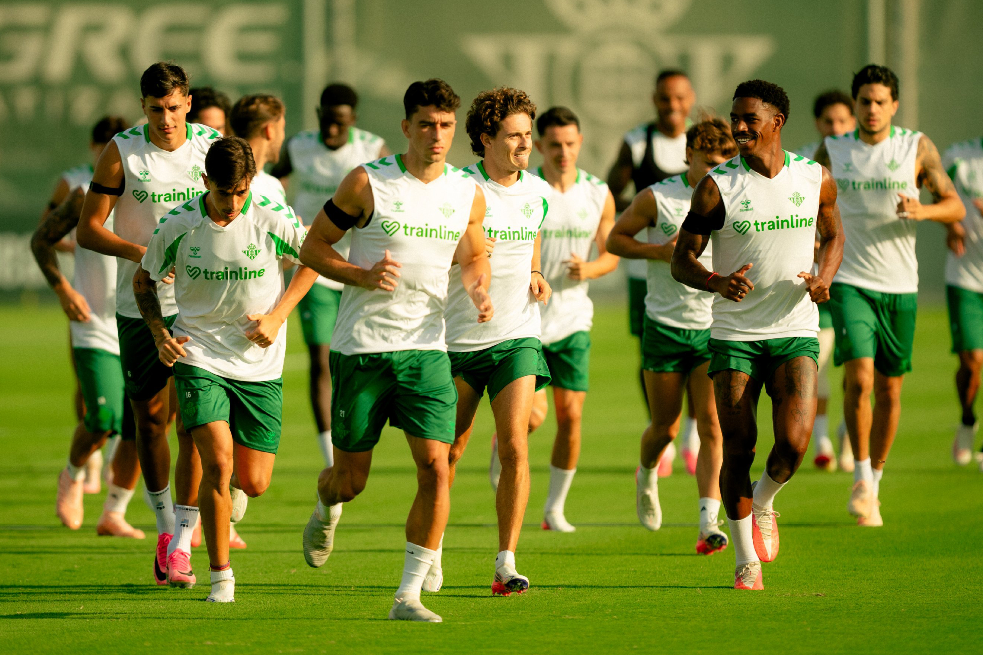 Varios jugadores del Betis, en un entrenamiento REAL BETIS