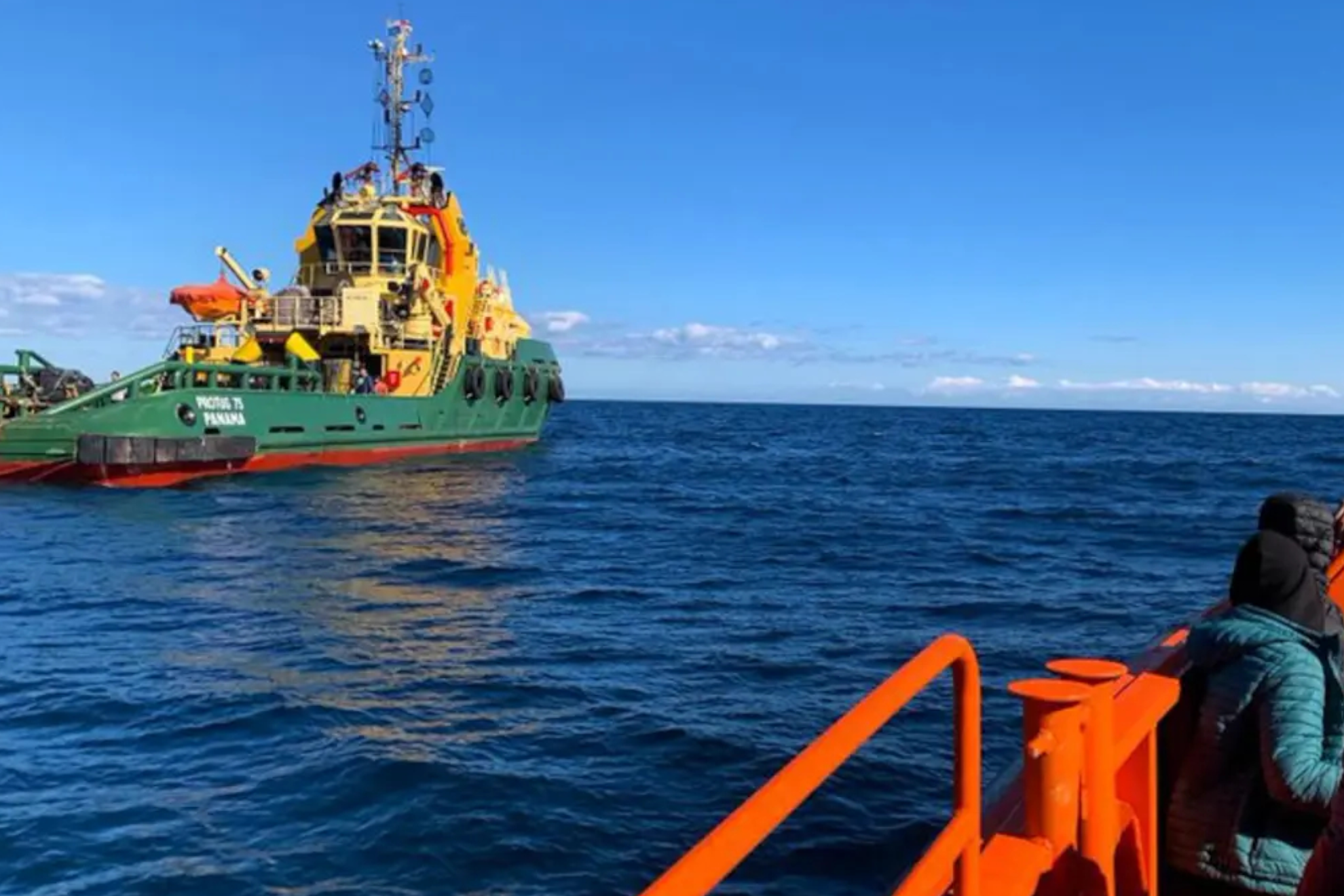 Los equipos de rescate siguen con las labores de búsqueda EFE