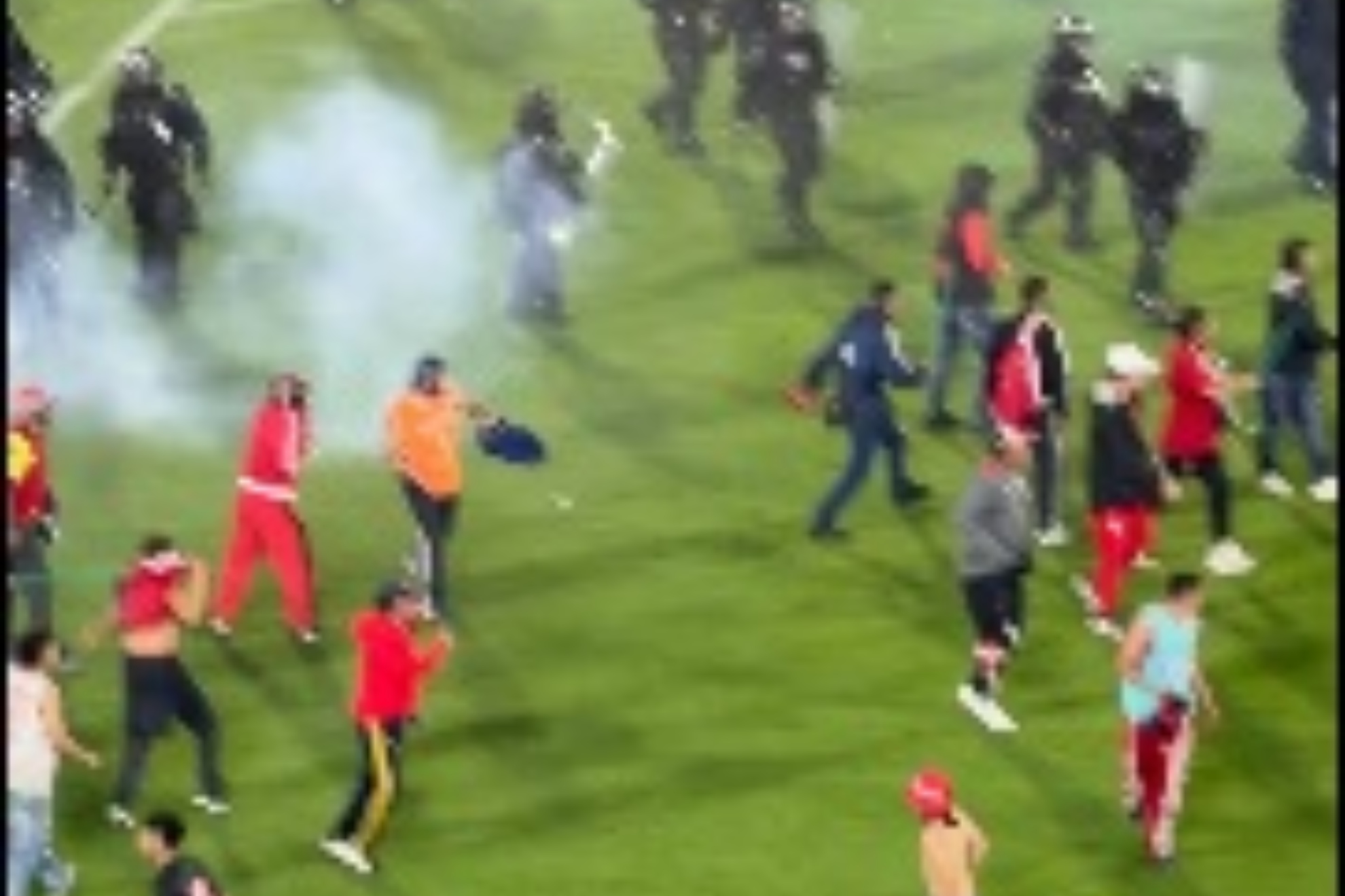 Identifican a los violentos de El Campín: fotos y videos revelan a hinchas en plena batalla campal. Twitter