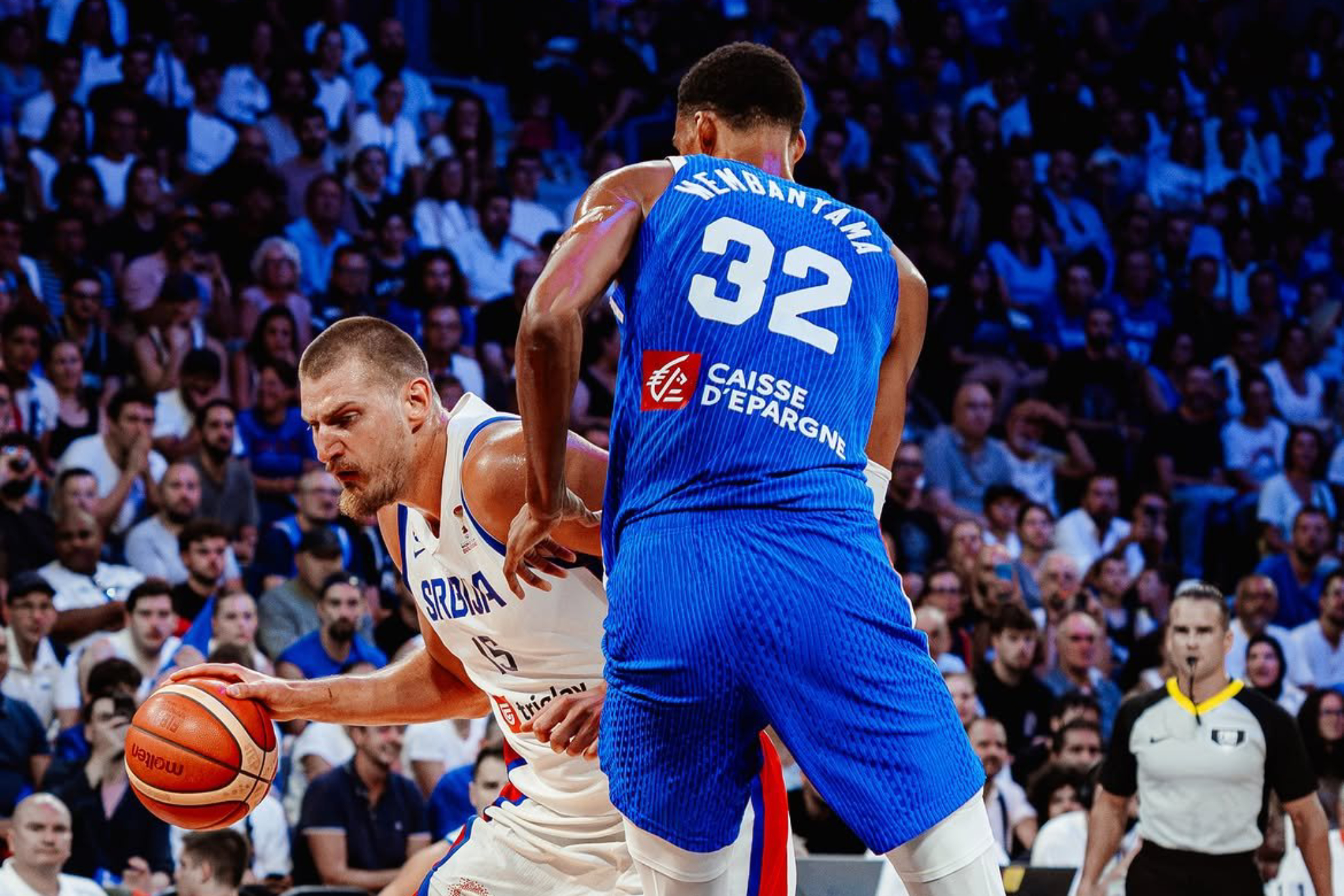 Jokic ante Wembanyama en el partido de Orleans.