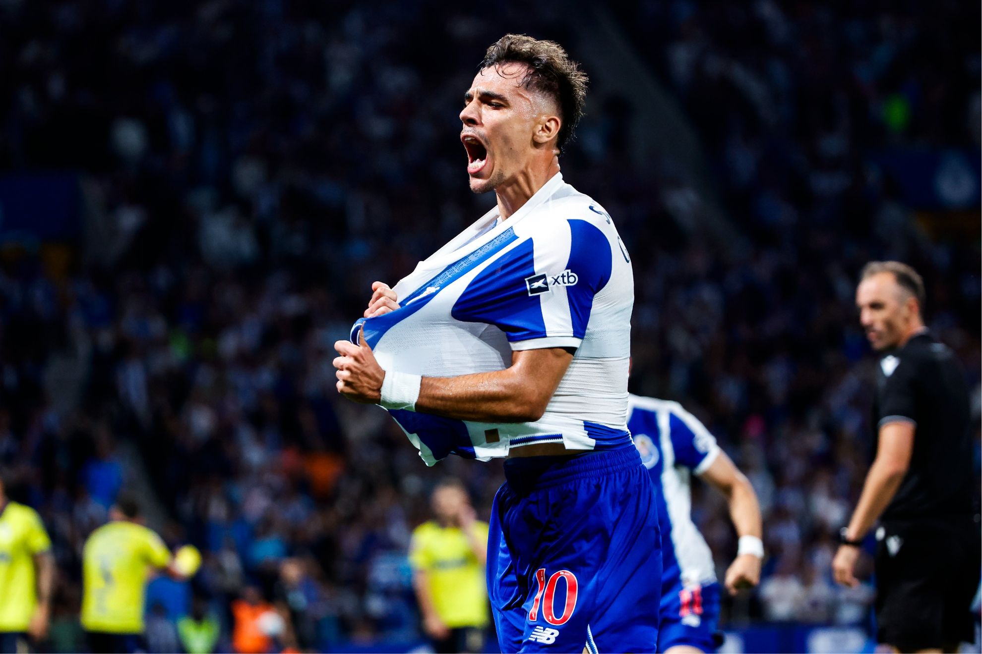 Gabri Veiga festeja con efusividad su gol contra el Arouca @FCPorto