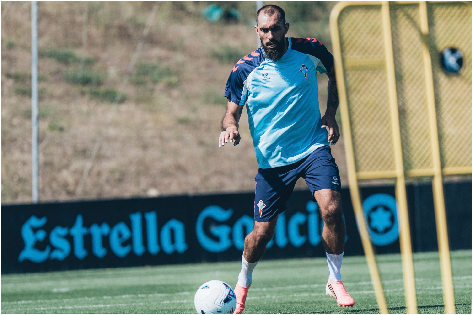 Borja Iglesias durante un entrenamiento.