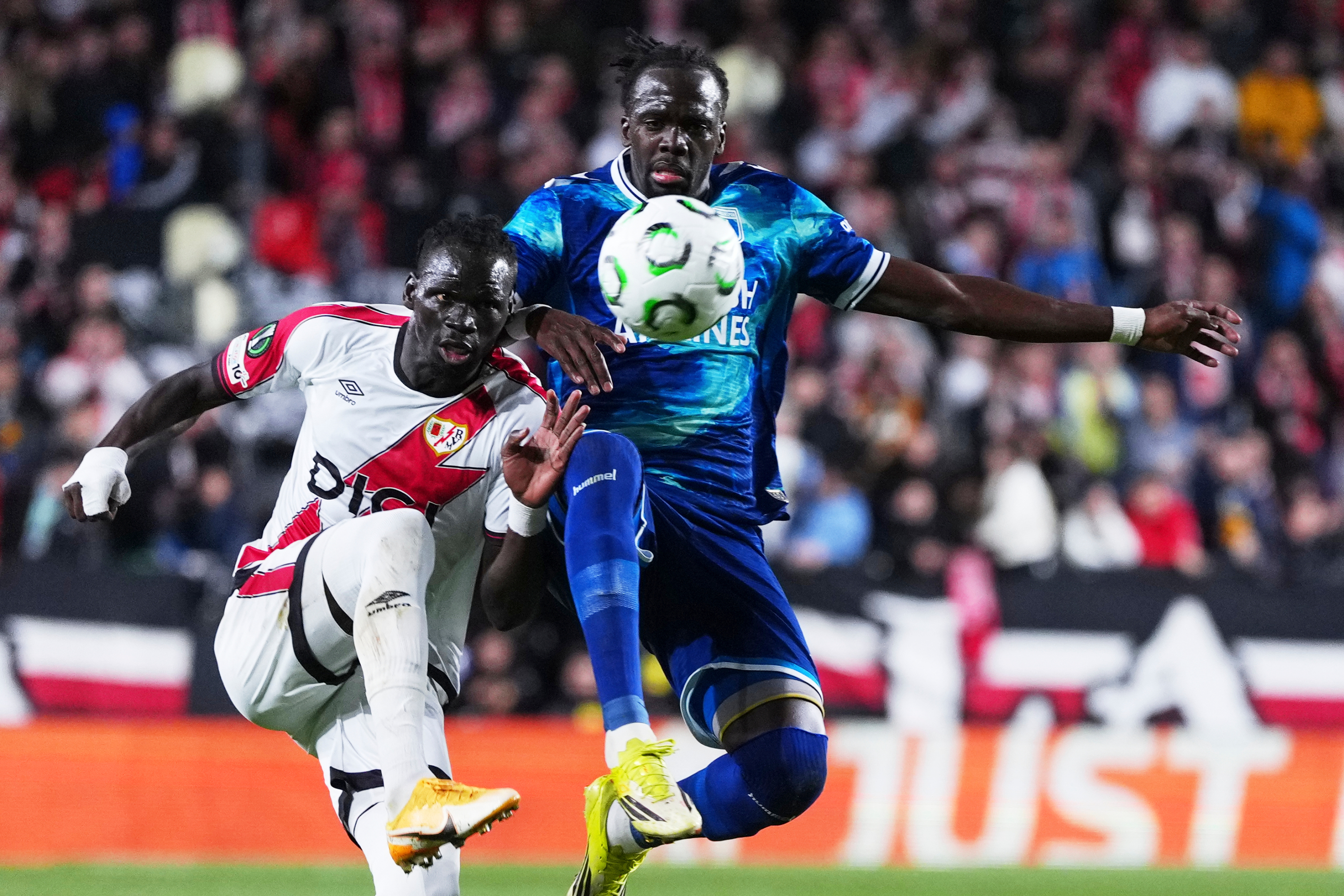 Samsunspor's Cherif Ndiaye, right, and Rayo's Pathe Ciss challenge for the ball during the Conference League round of 16 second leg soccer match between Rayo Vallecano and Samsunspor in Madrid, Spain, Thursday, March. 19, 2026. (AP Photo/Manu Fernandez)