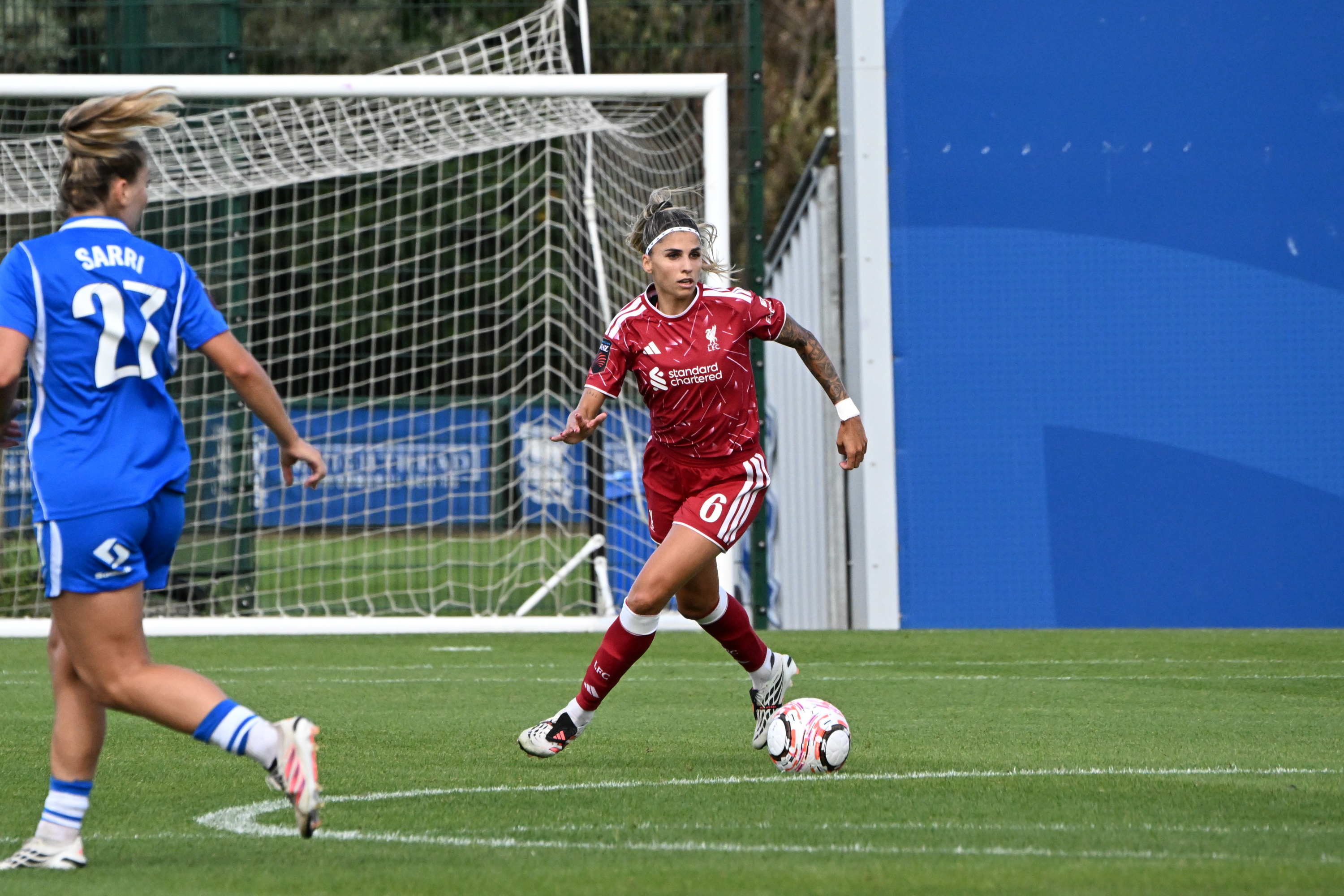 Natalia Ramos durante el partido de pretemporada ante el Birmingham.