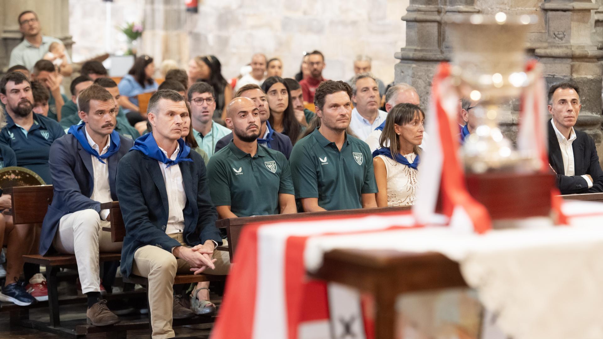 El presidente Uriarte junto a Víctor Martín y Edin Terzic. Athletic Club