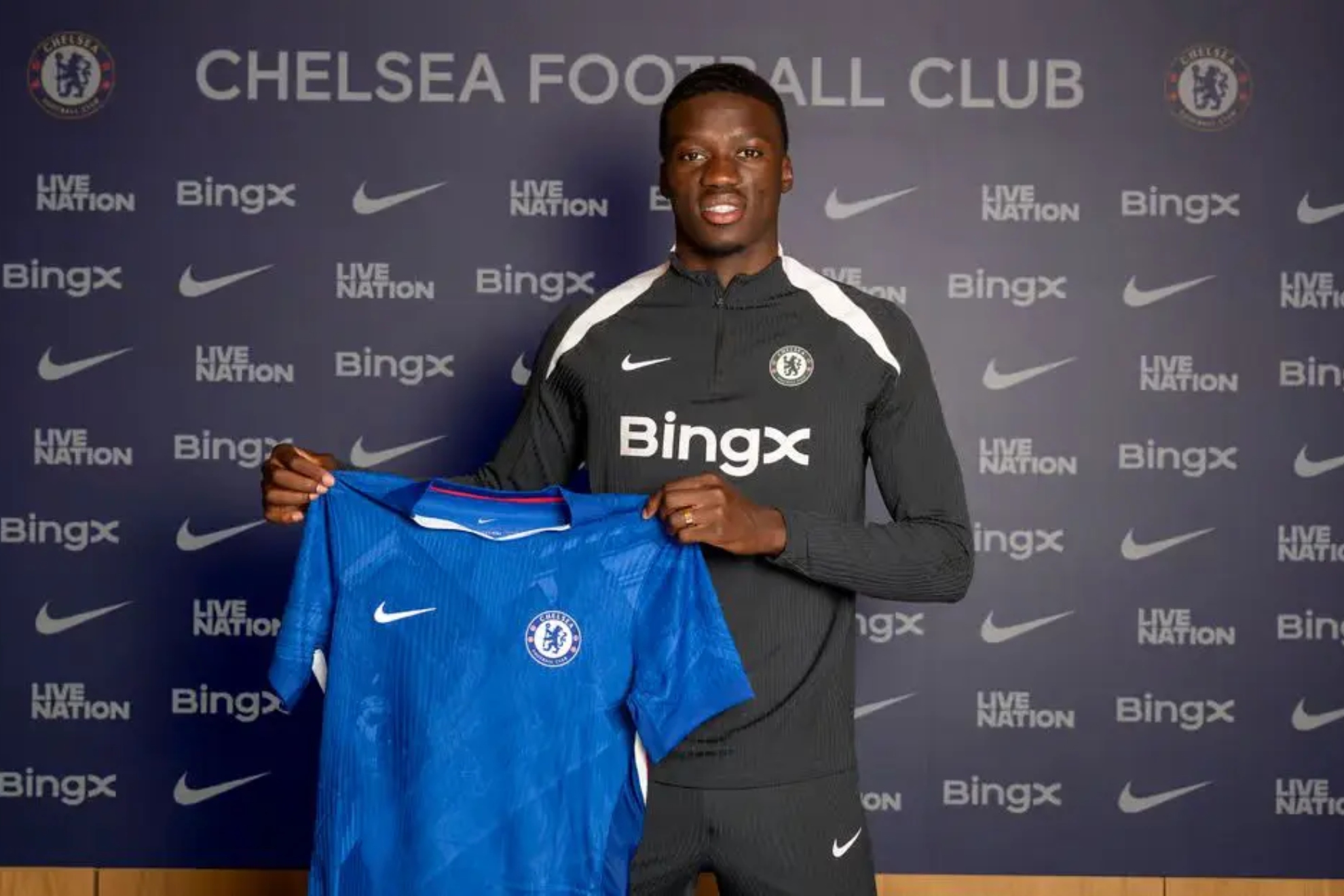 Mamadou Sarr, el día de su presentación con el Chelsea. Chelsea FC