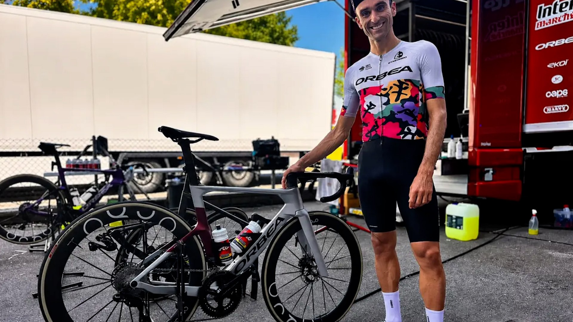 El andaluz ha vivido desde Mónaco el inicio de La Vuelta a España 2026 con una sensación especial.