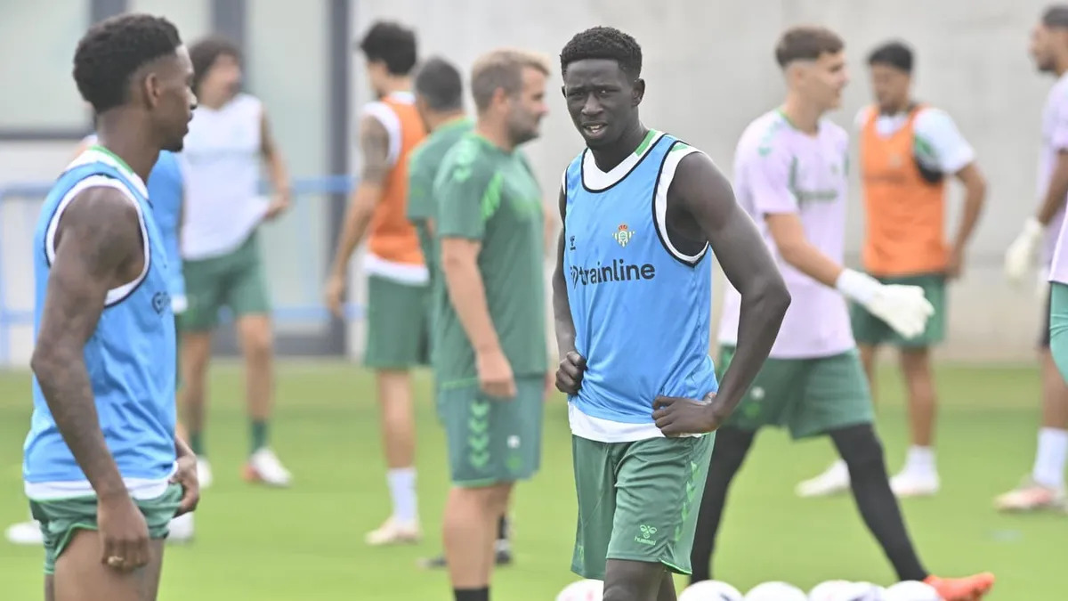 Gnangoro Bouare, durante un entrenamiento con el Betis
