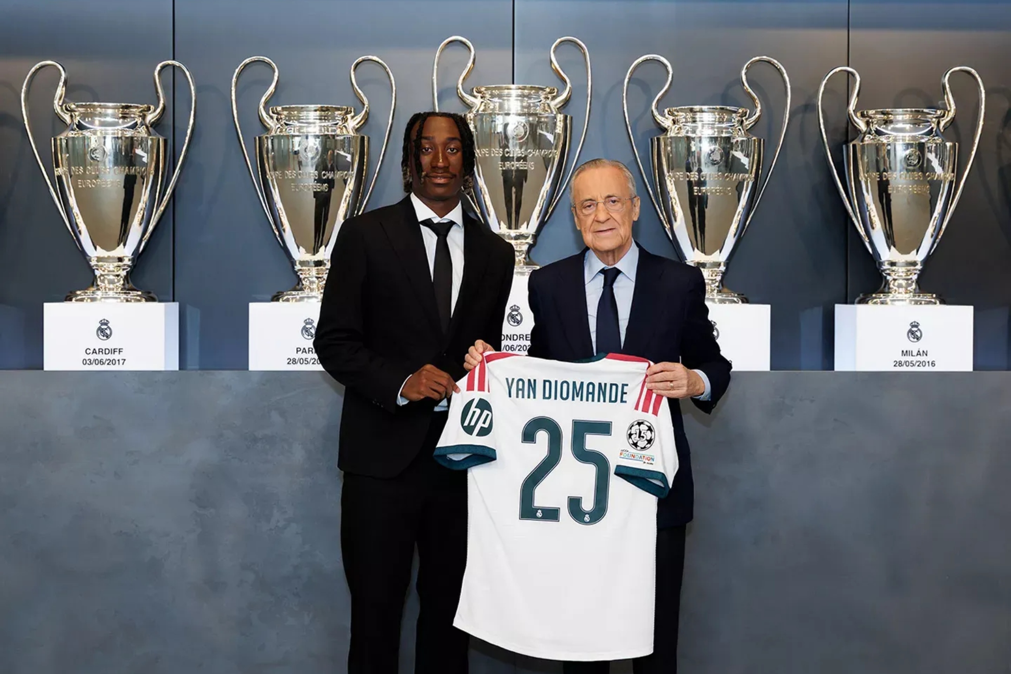 Diomande y Florentino Pérez. REALMADRID.COM