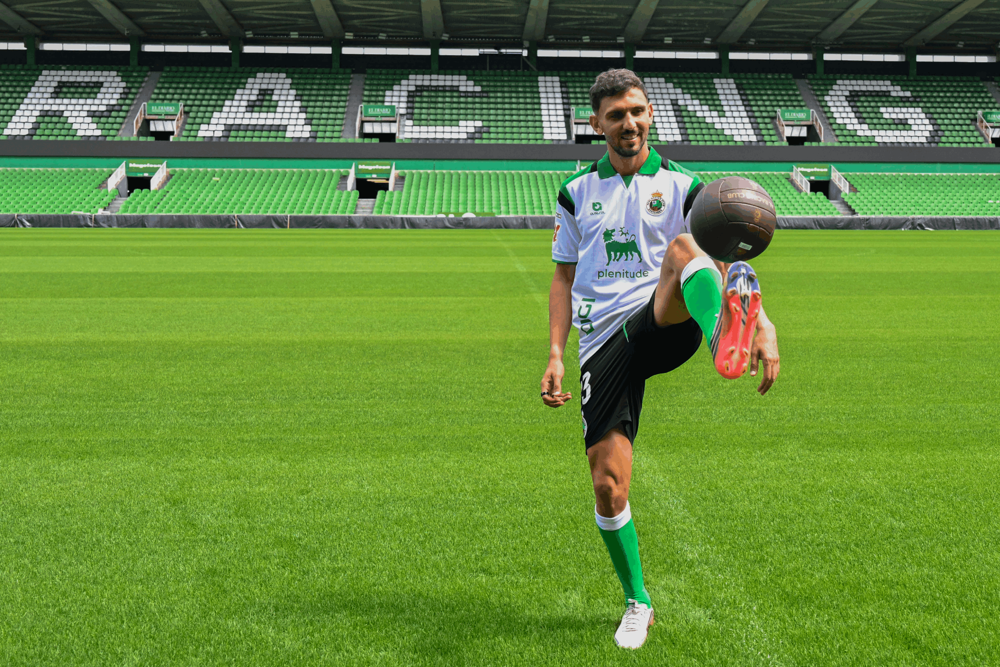 Iván Martín, en su presentación como jugador del Racing de Santander EFE