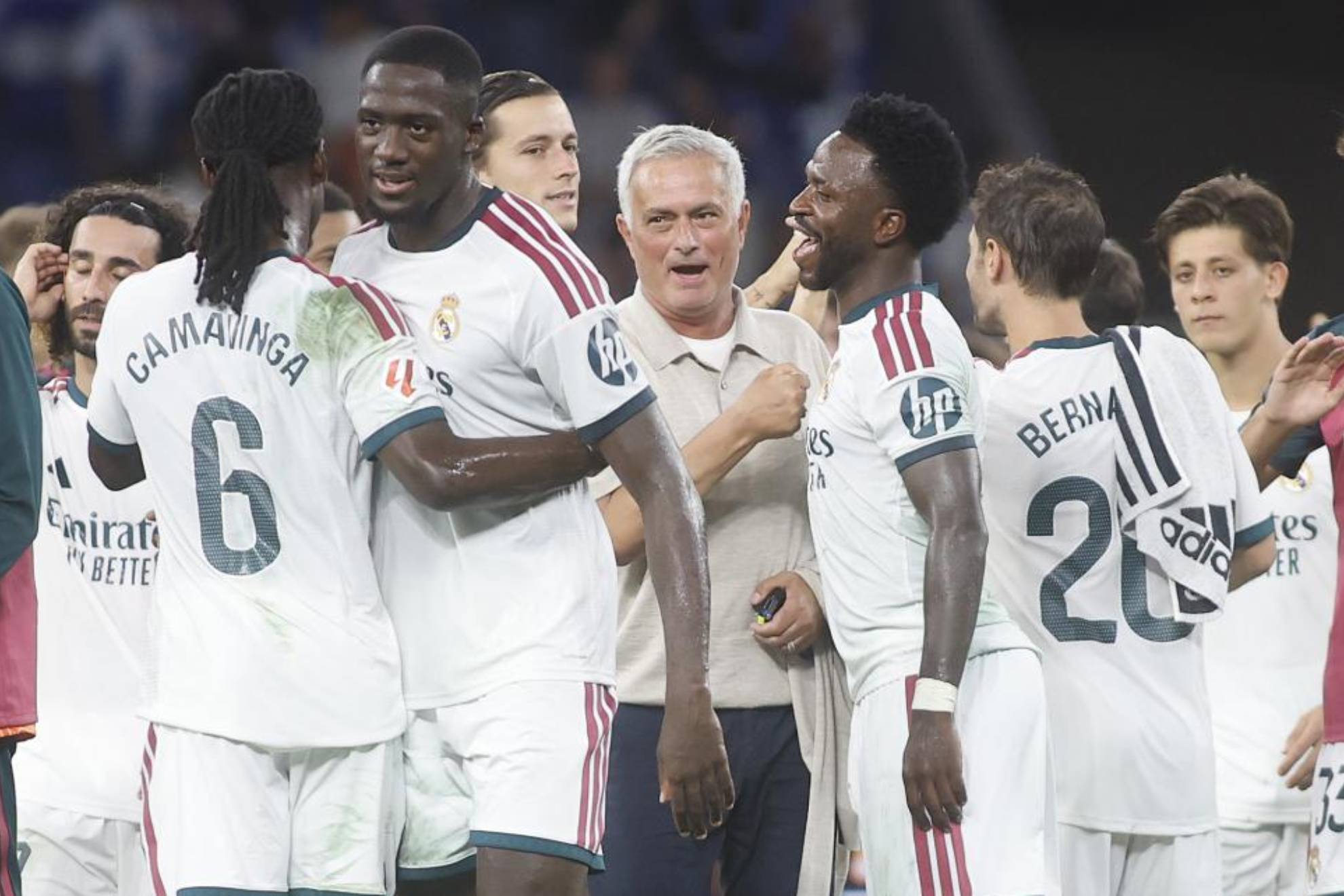 Mourinho y Vinicius celebran la victoria ante el Espanyol Francesc Adelantado