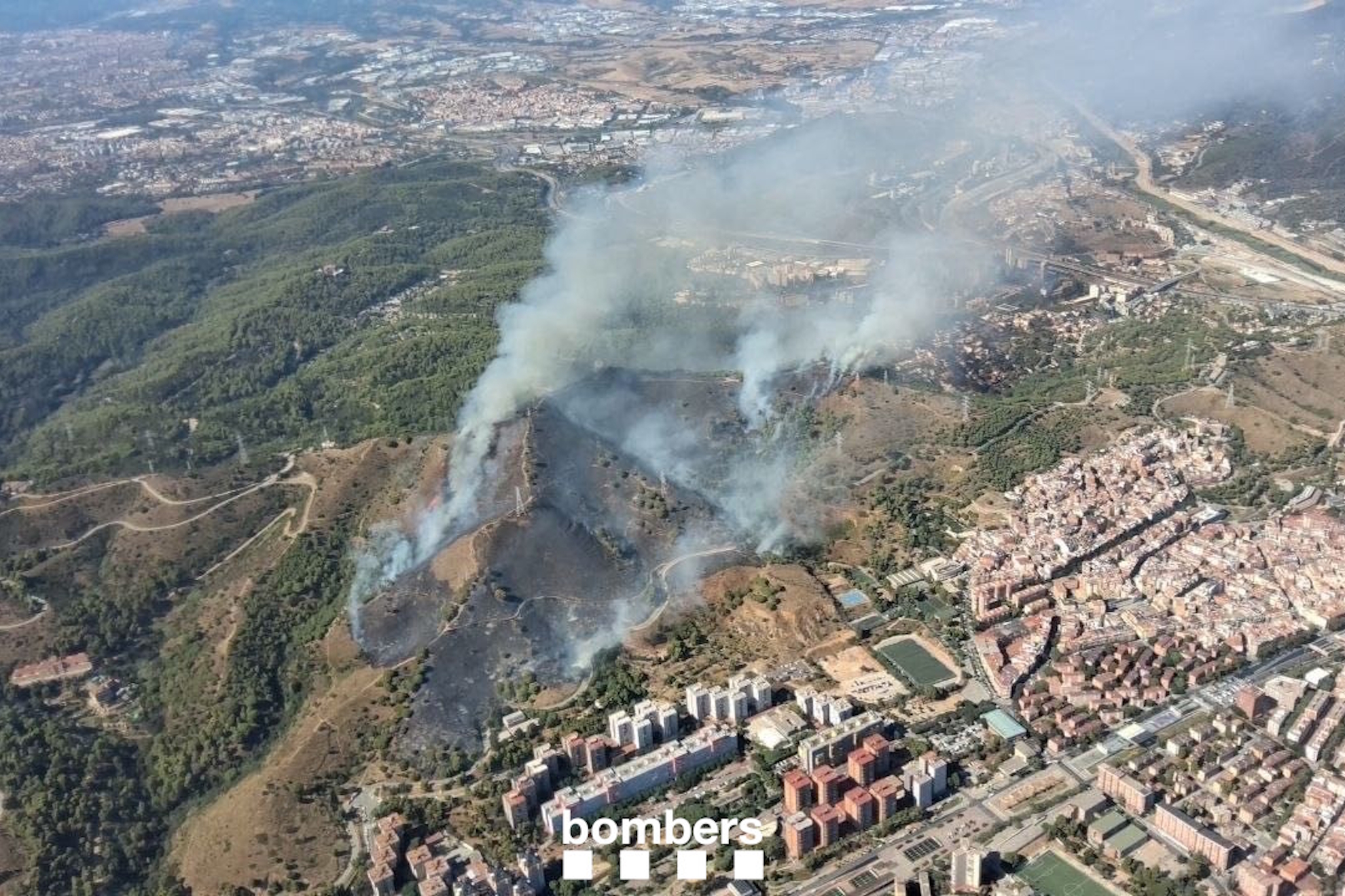 Imagen del incendio en Collserola. Bombers de Barcelona