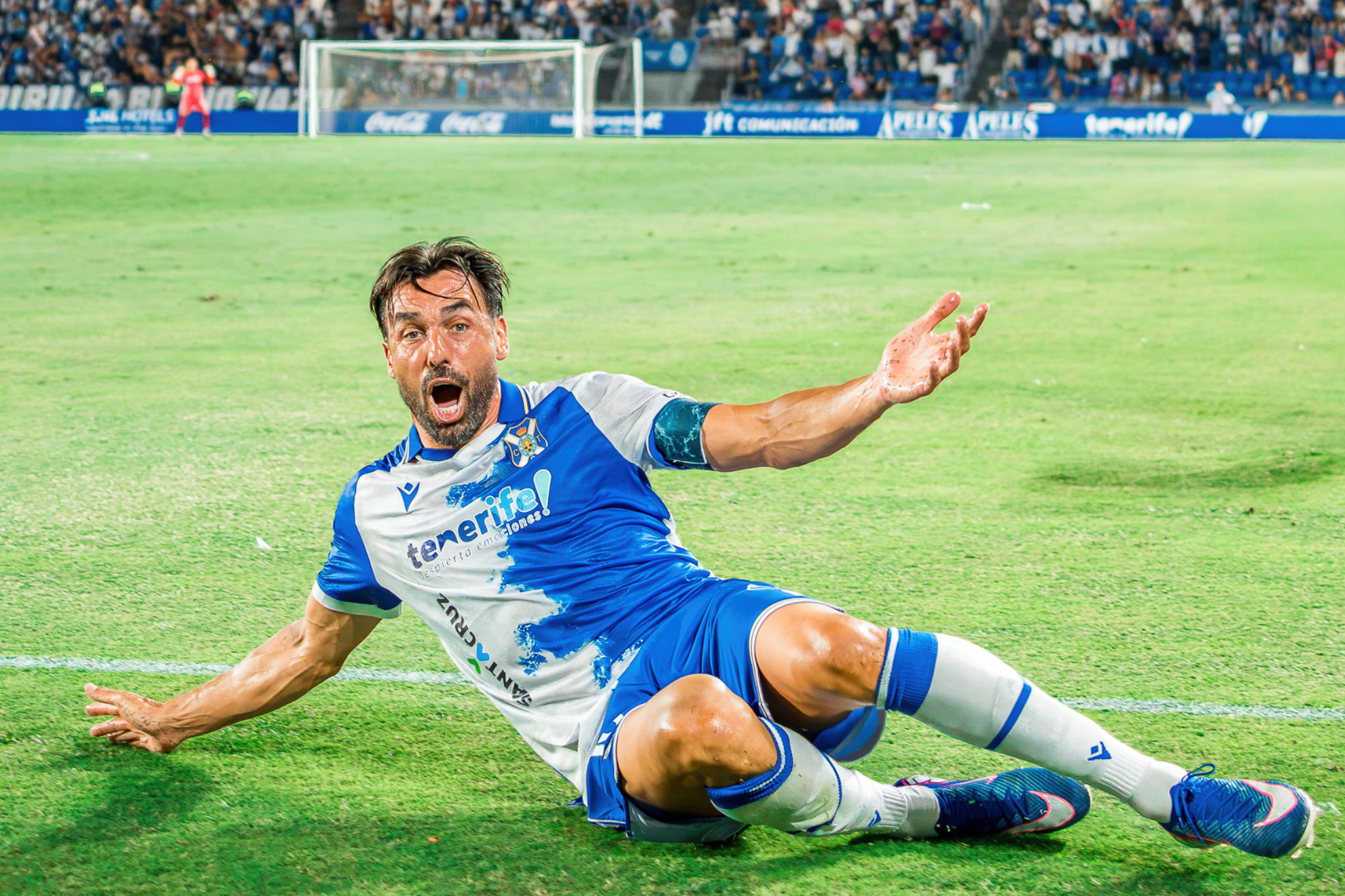 Enric Gallego, celebrando su gol al Almería CD TENERIFE