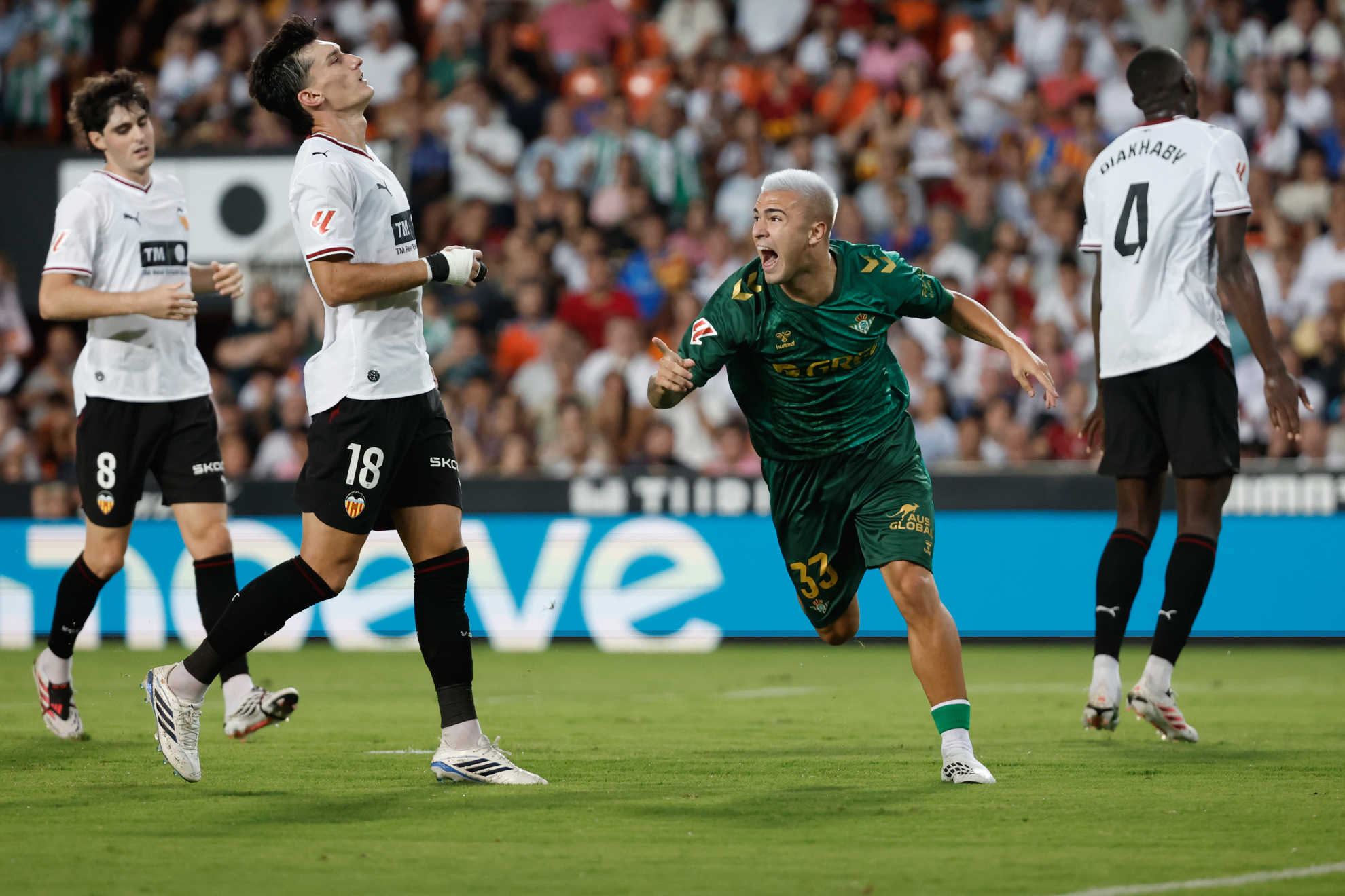 Pablo García celebra su gol al Valencia EFE