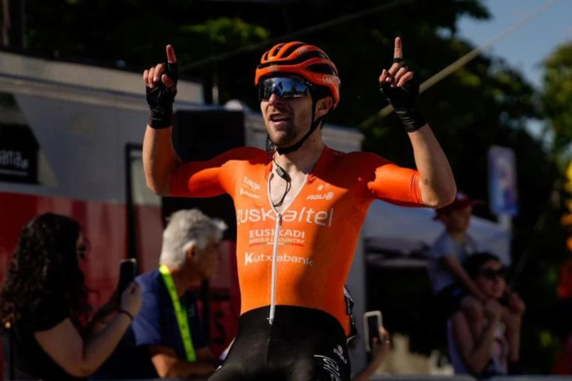 Jordi López celebra su victoria en Portugal. (GP Internacional Beiras e Serra da Estrela)