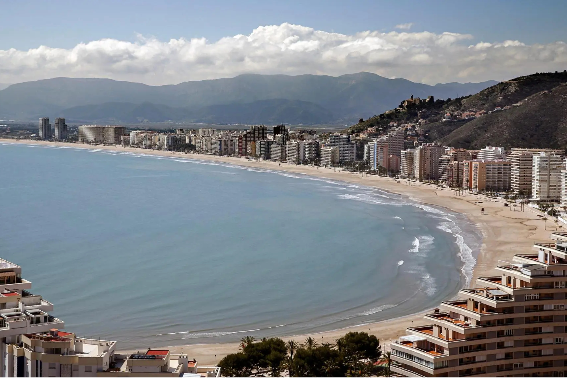 Vista de una playa de la turística localidad valenciana de Cullera EFE