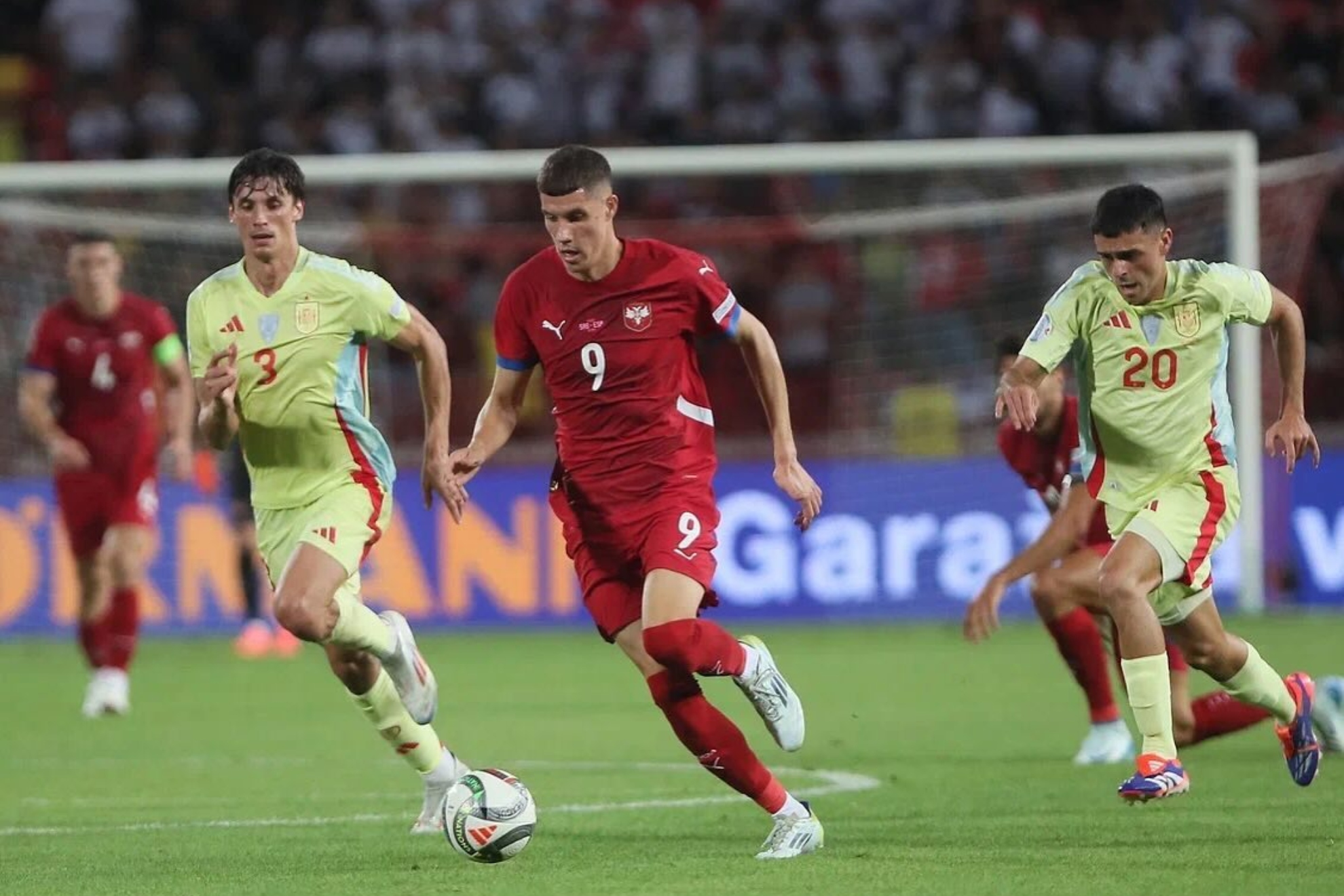 Ratkov, jugando ante España. @ratkovpetar